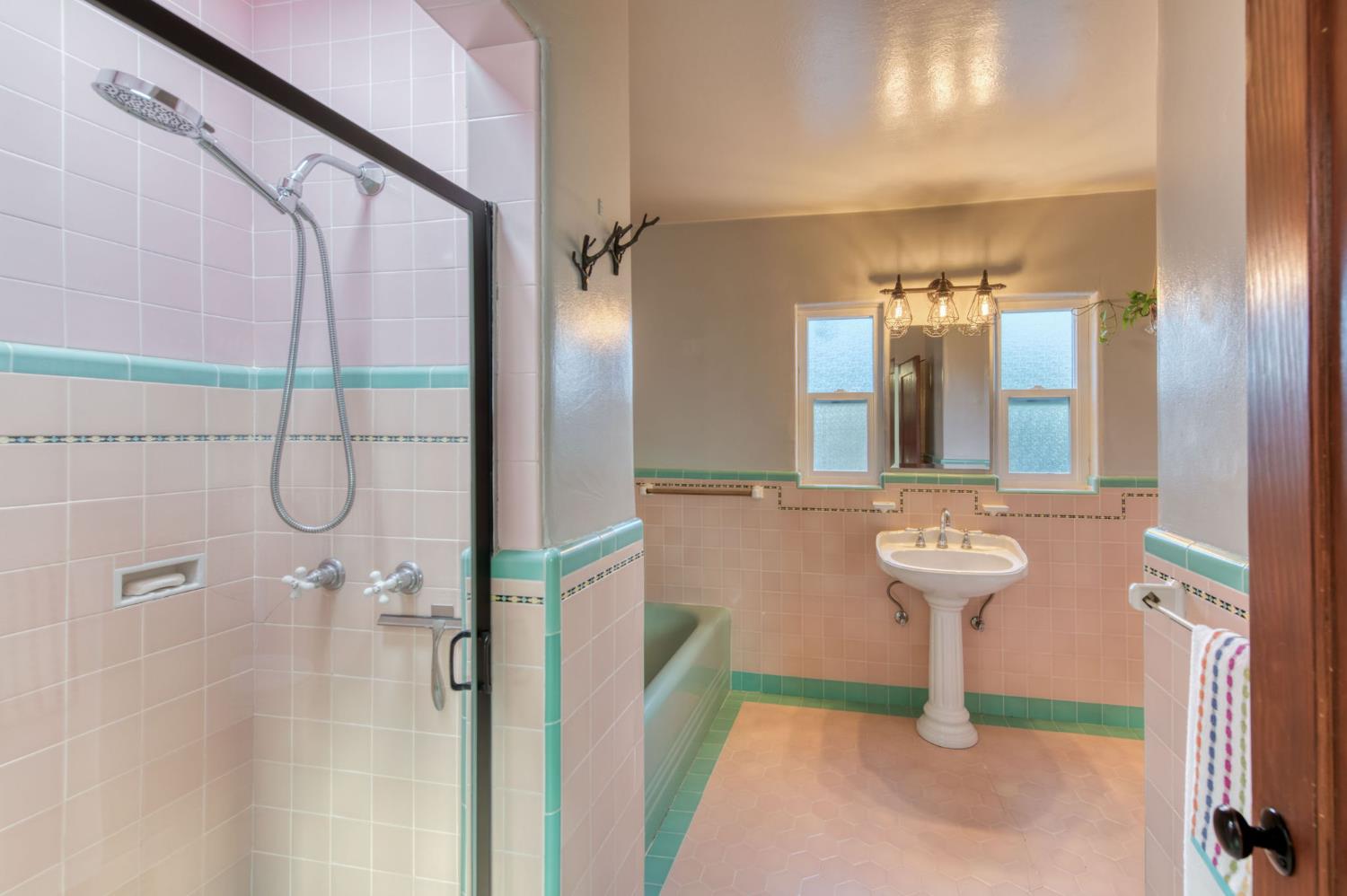 105 Clinton, Fresno, CA 93704