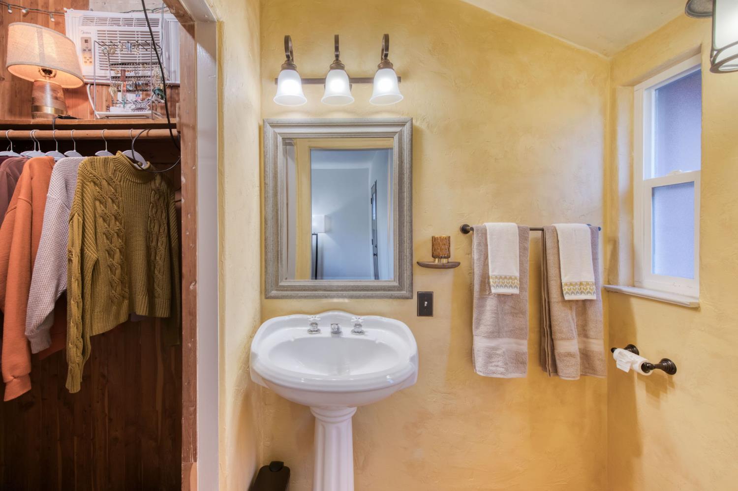 105 Clinton, Fresno, CA 93704