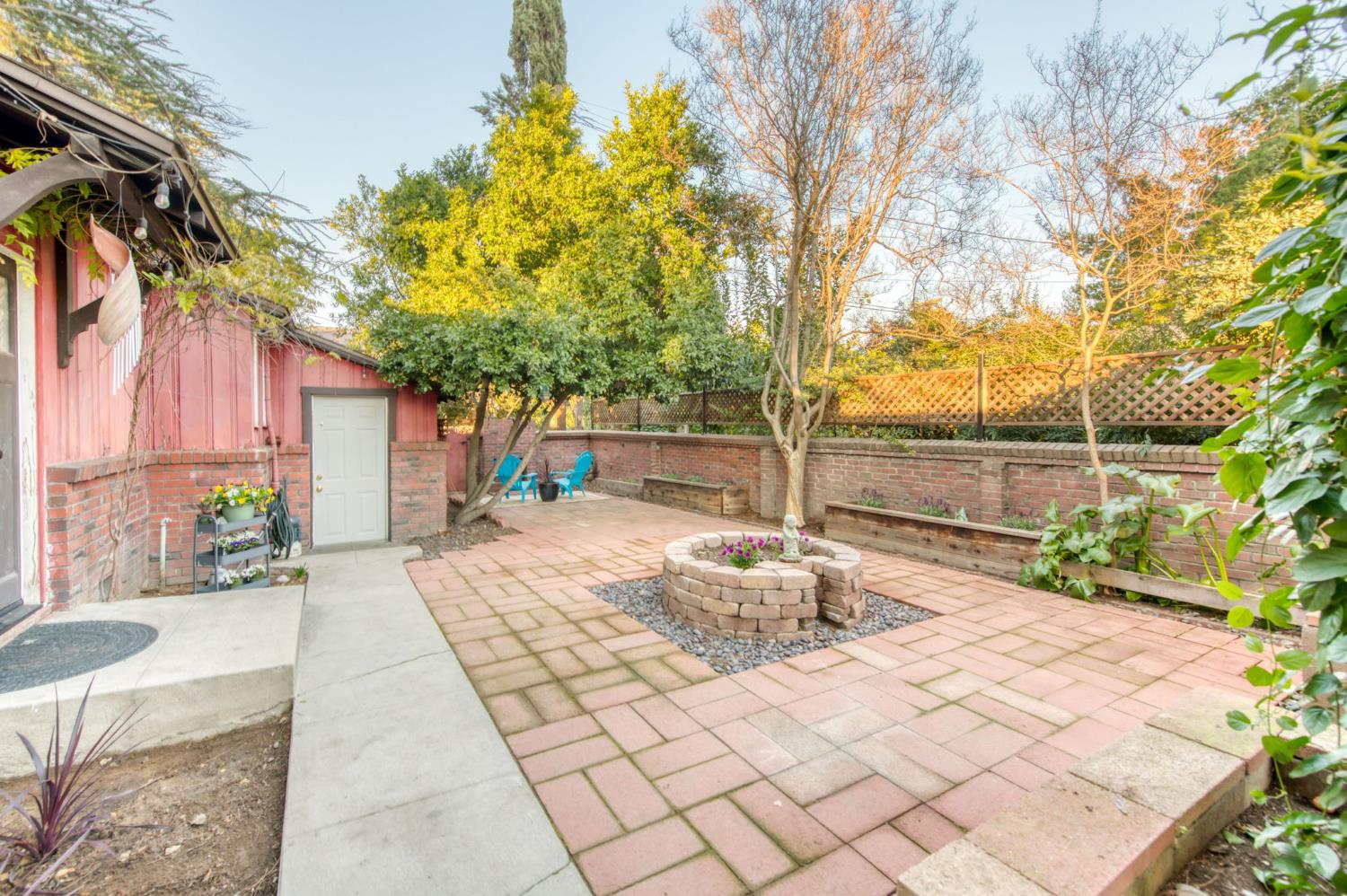 105 Clinton, Fresno, CA 93704