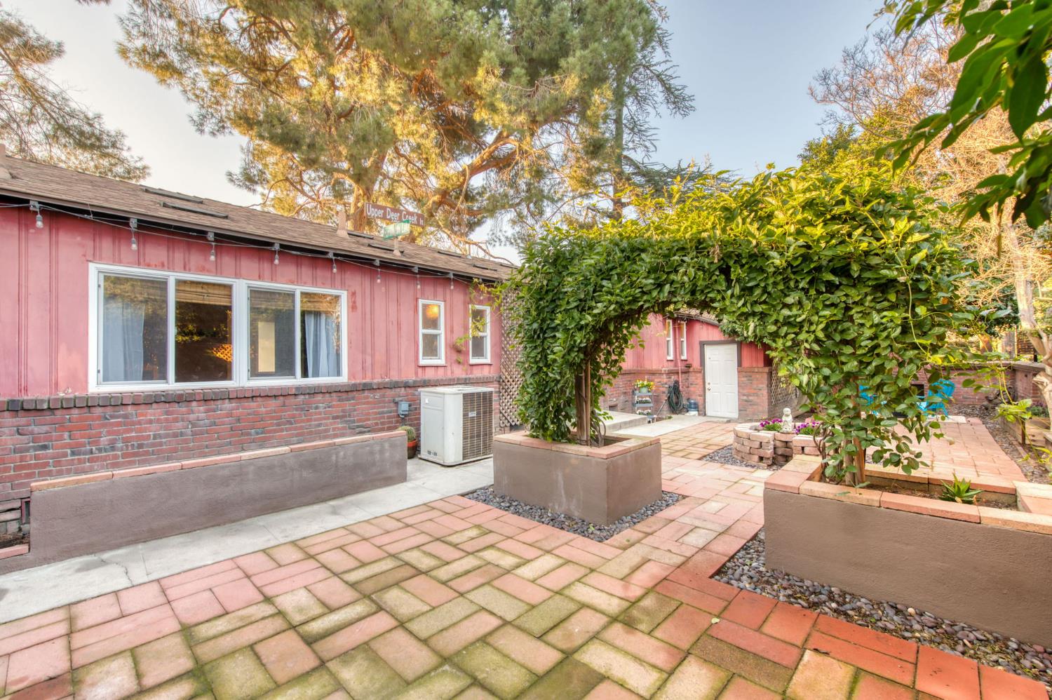 105 Clinton, Fresno, CA 93704