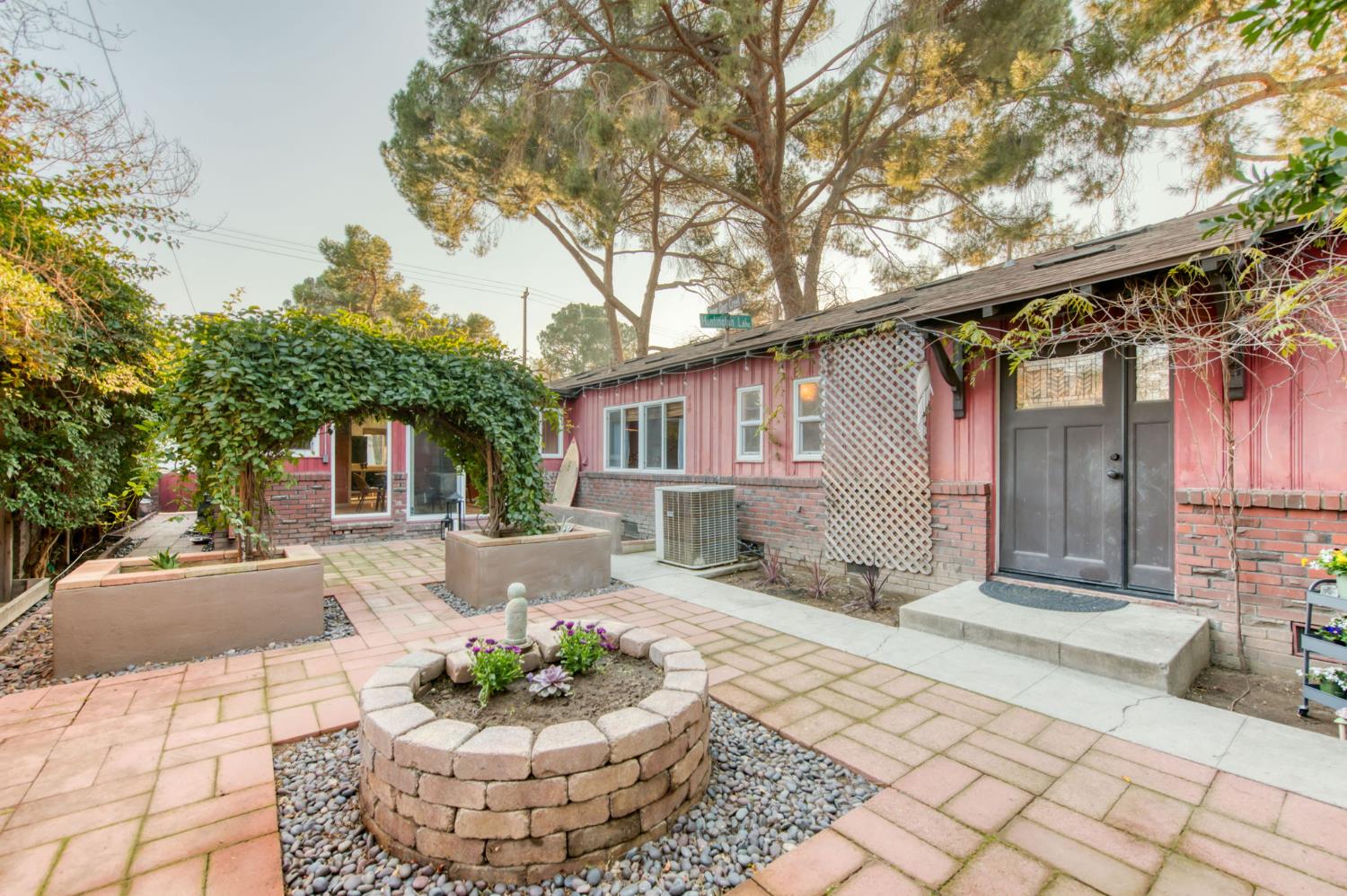 105 Clinton, Fresno, CA 93704