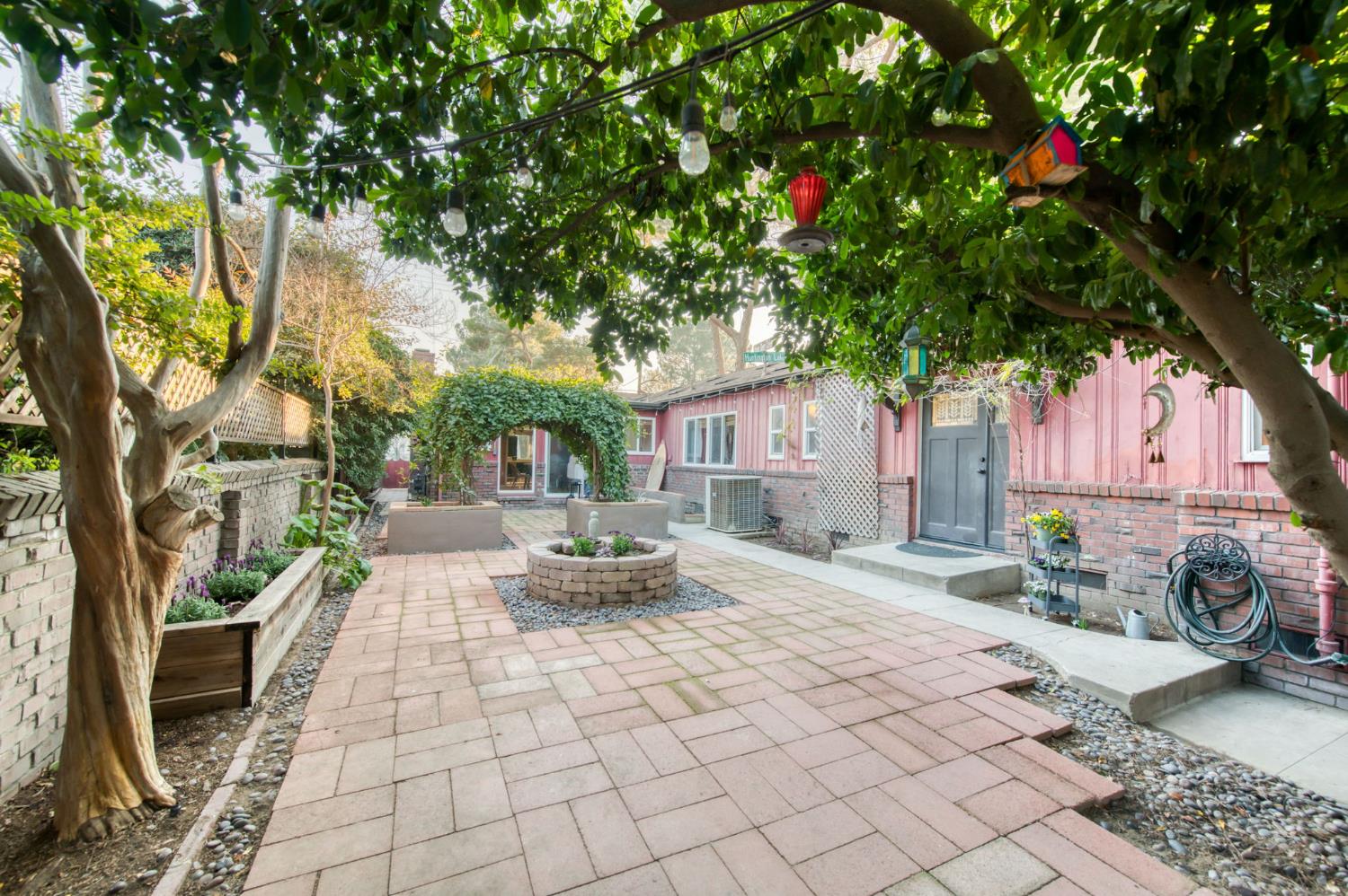 105 Clinton, Fresno, CA 93704