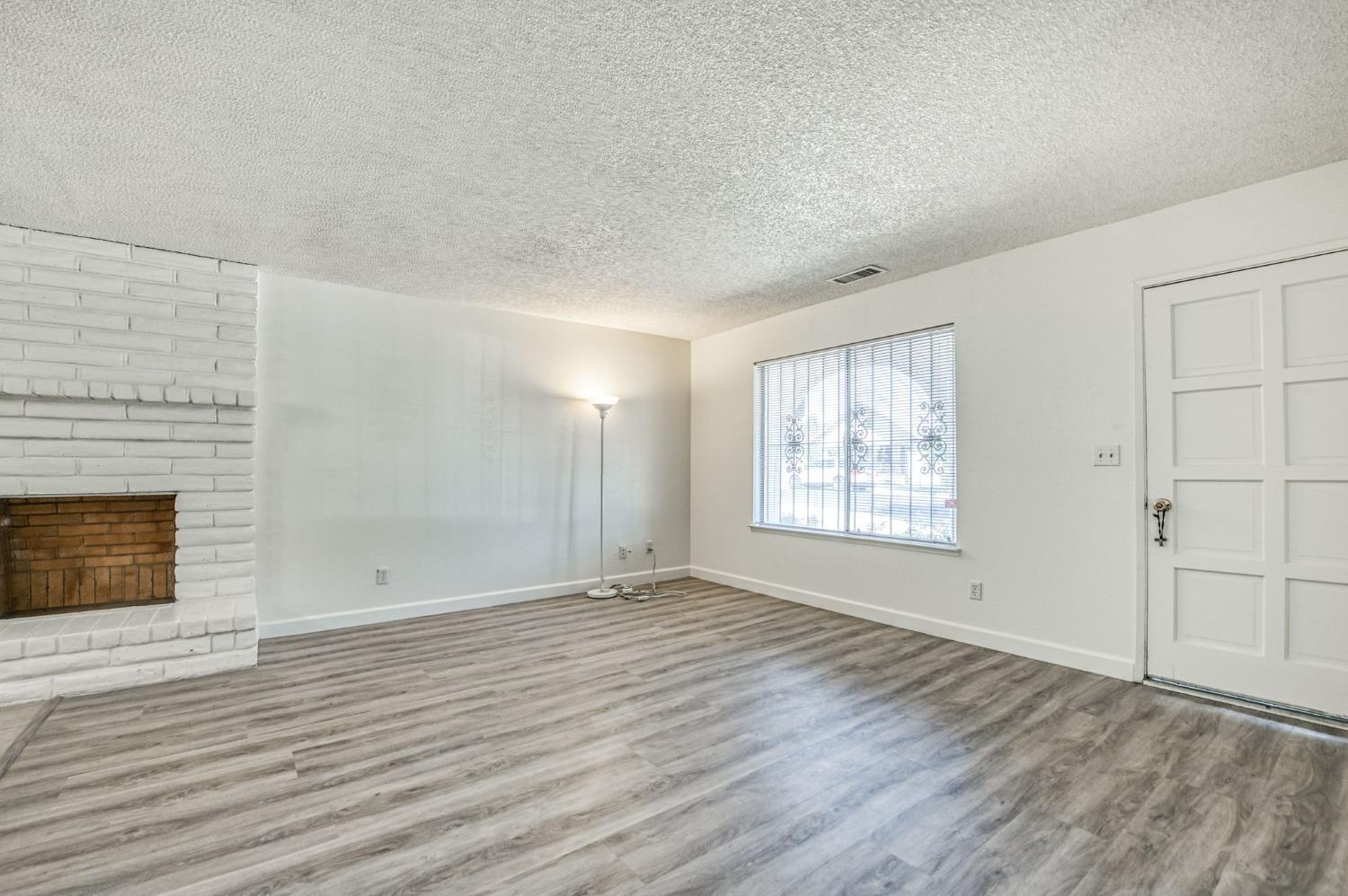 981 N Thorne Ave, Fresno, CA 93728