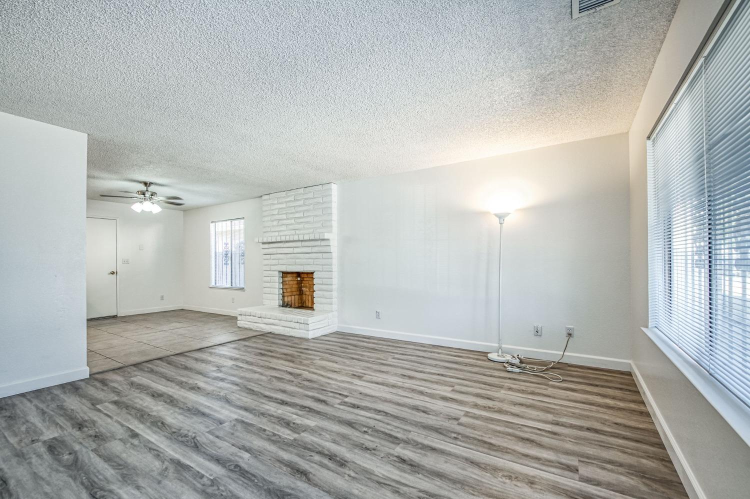 981 N Thorne Ave, Fresno, CA 93728