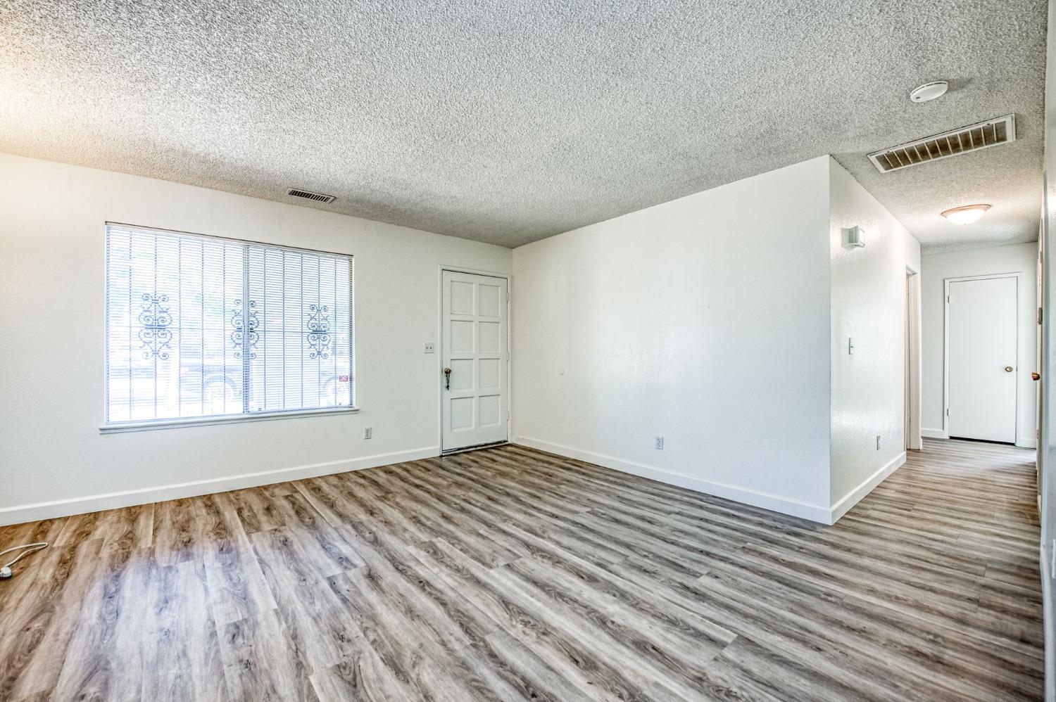 981 N Thorne Ave, Fresno, CA 93728