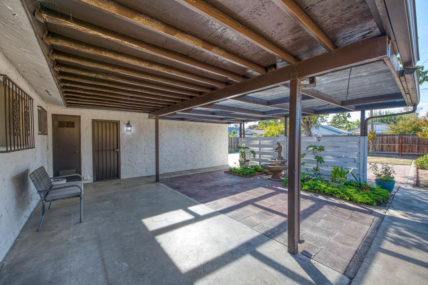 981 N Thorne Ave, Fresno, CA 93728