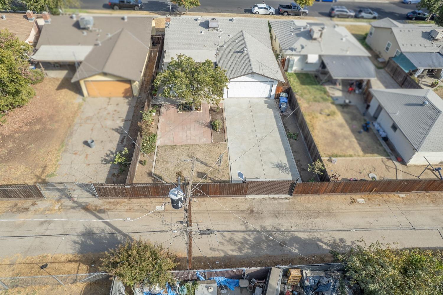 981 N Thorne Ave, Fresno, CA 93728