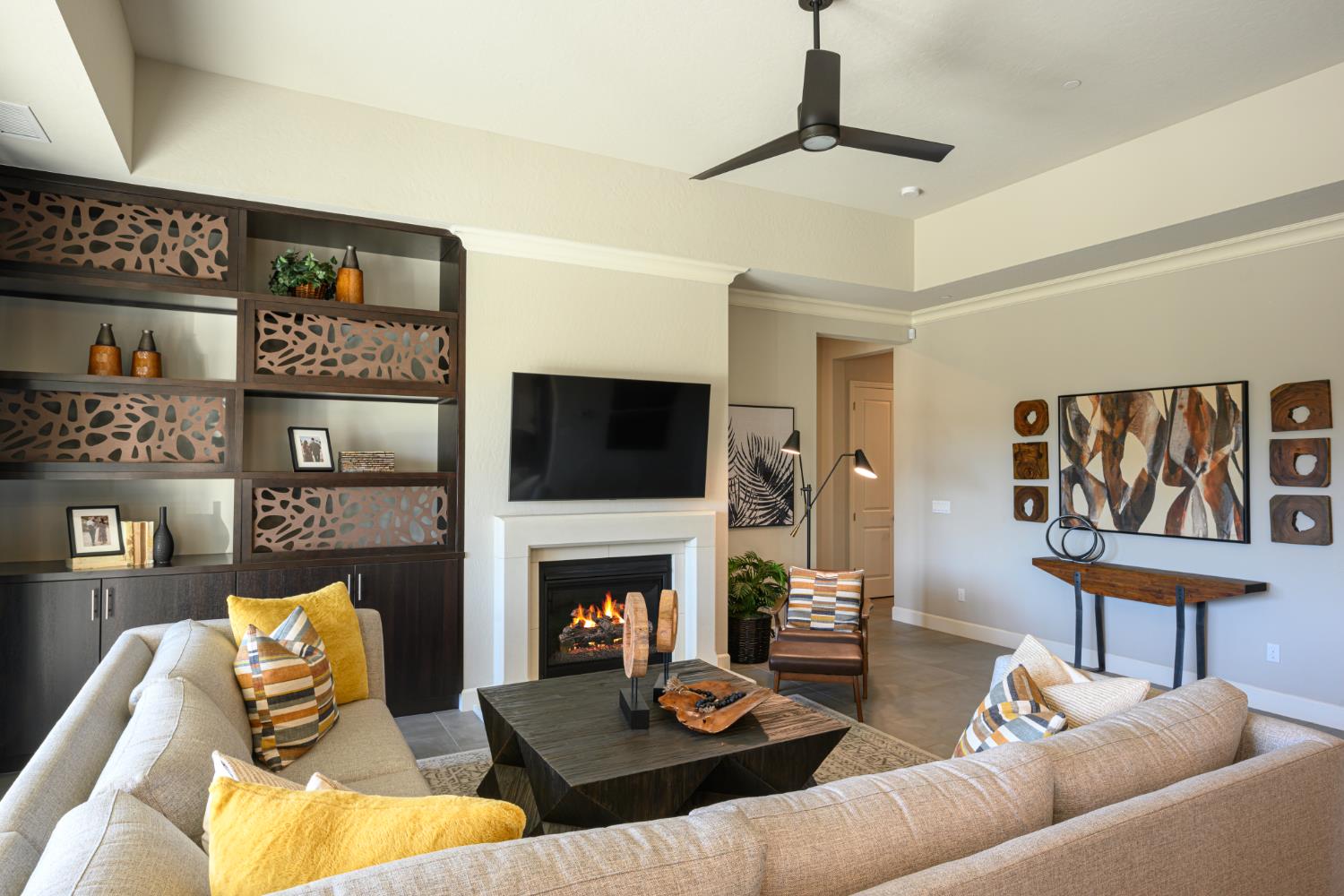 2071 N Rogers Lane, Clovis, CA 93619