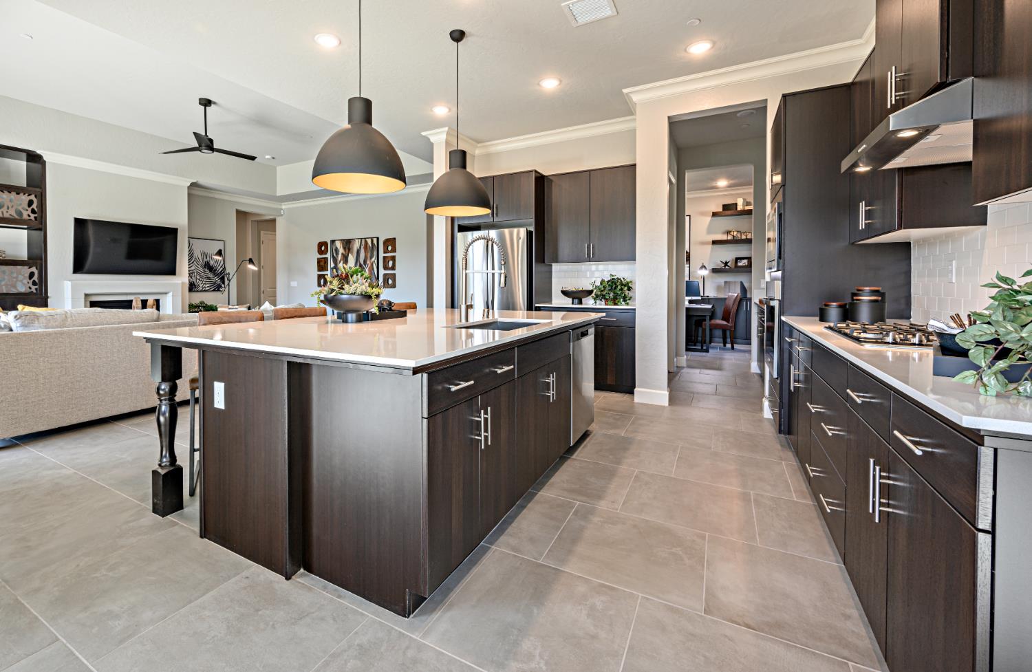 2071 N Rogers Lane, Clovis, CA 93619