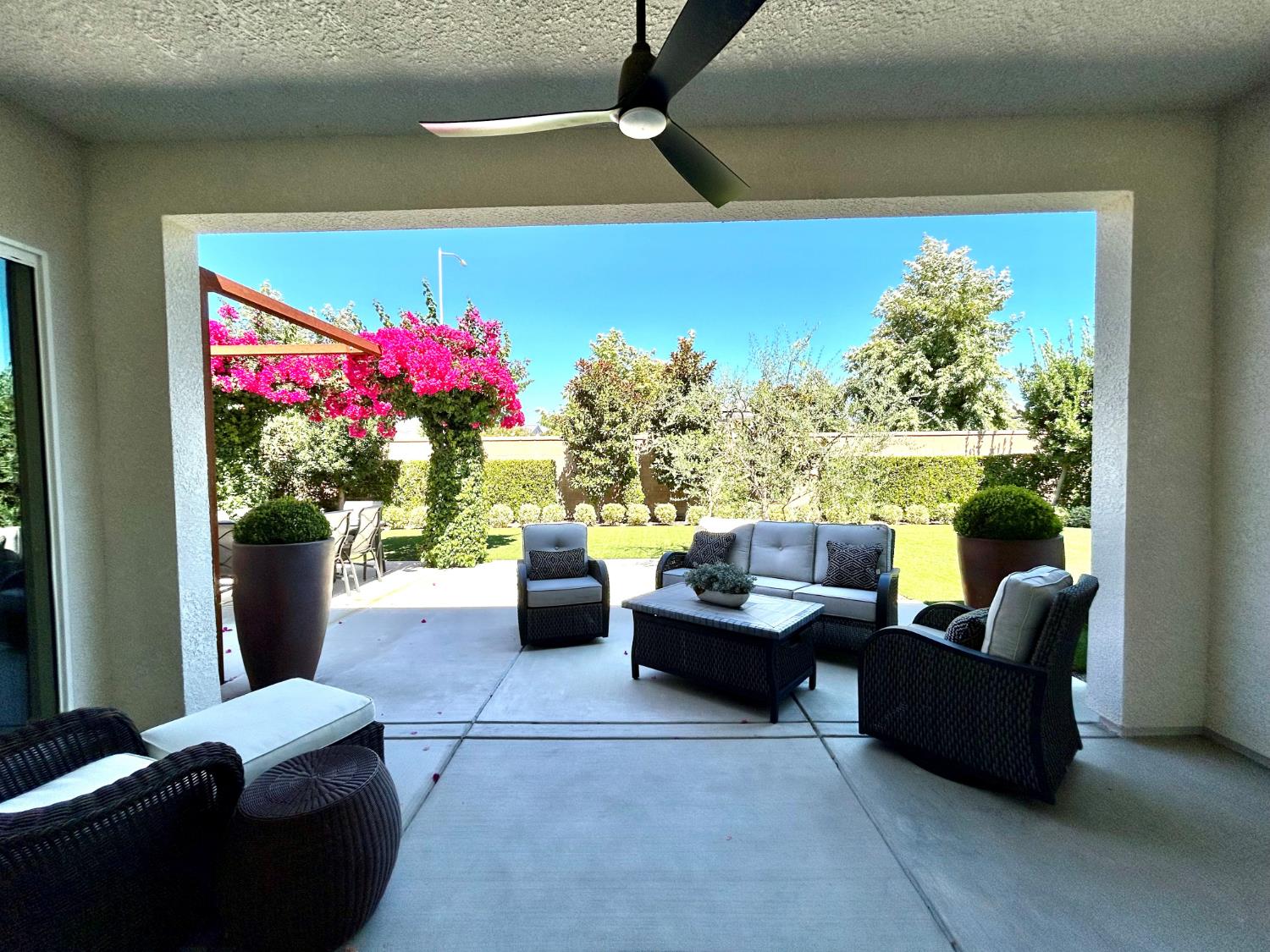 2071 N Rogers Lane, Clovis, CA 93619