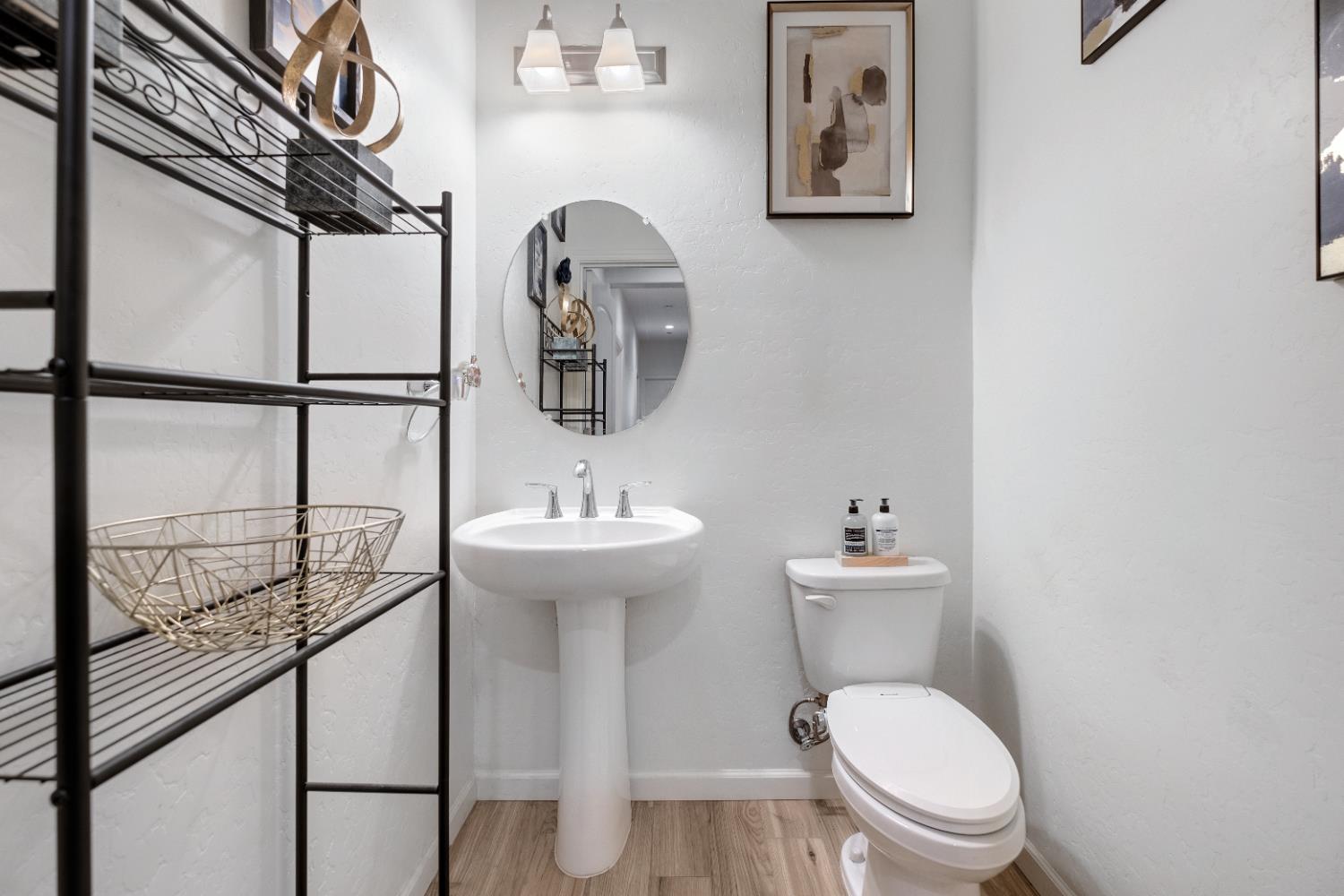 1890 Tamworth Ave, Tulare, CA 93274