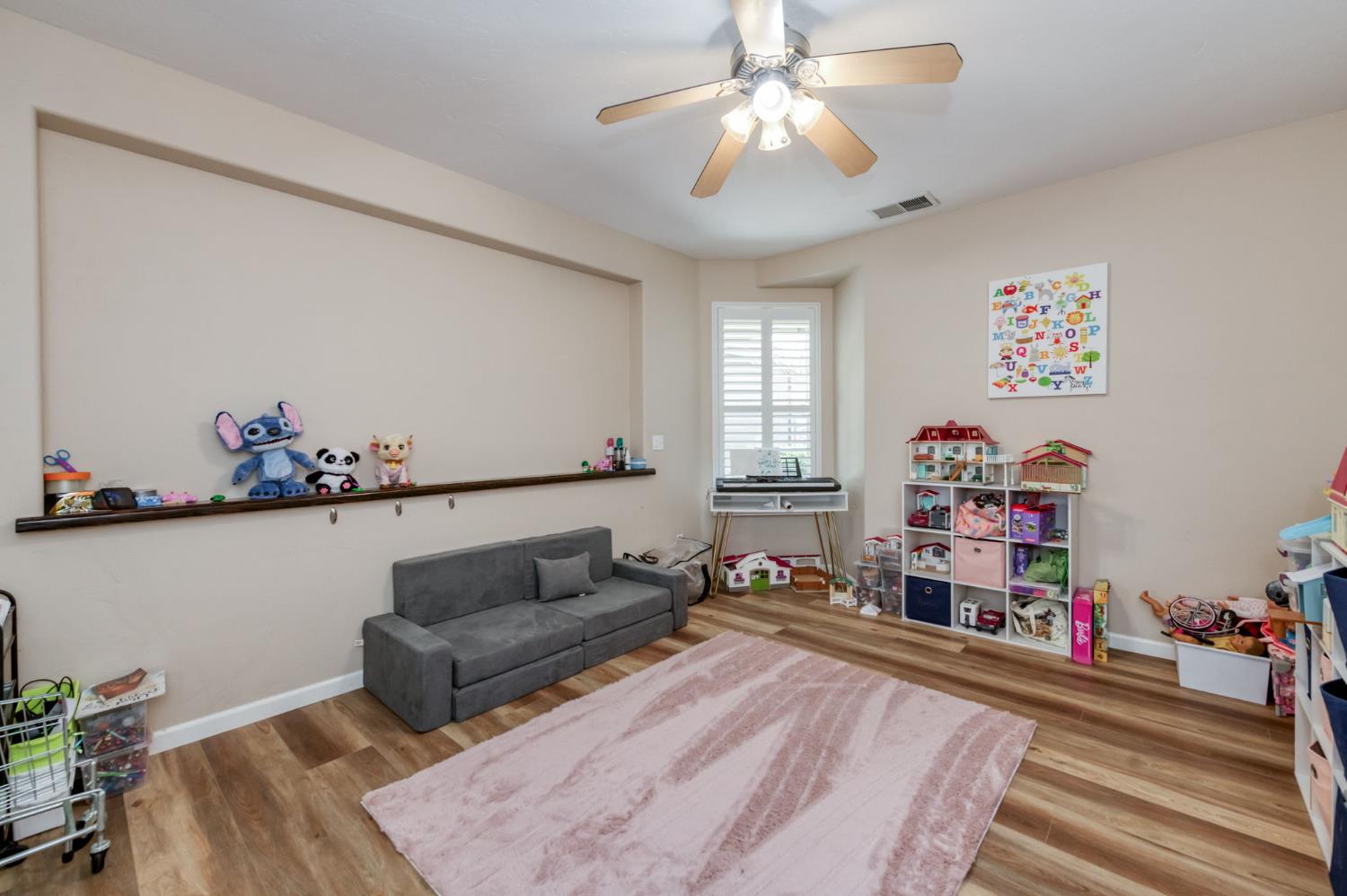 3129 3129 Ashcroft Avenue, Clovis, CA 93619