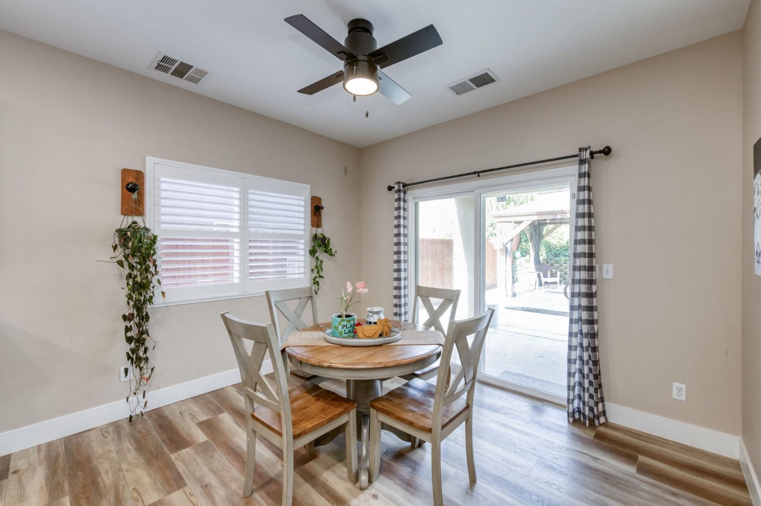 3129 3129 Ashcroft Avenue, Clovis, CA 93619