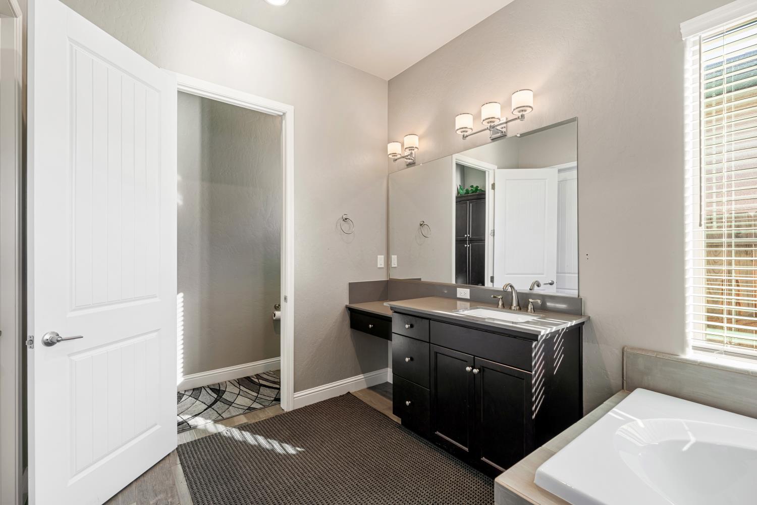 2871 N Cypress Ave, Fresno, CA 93727