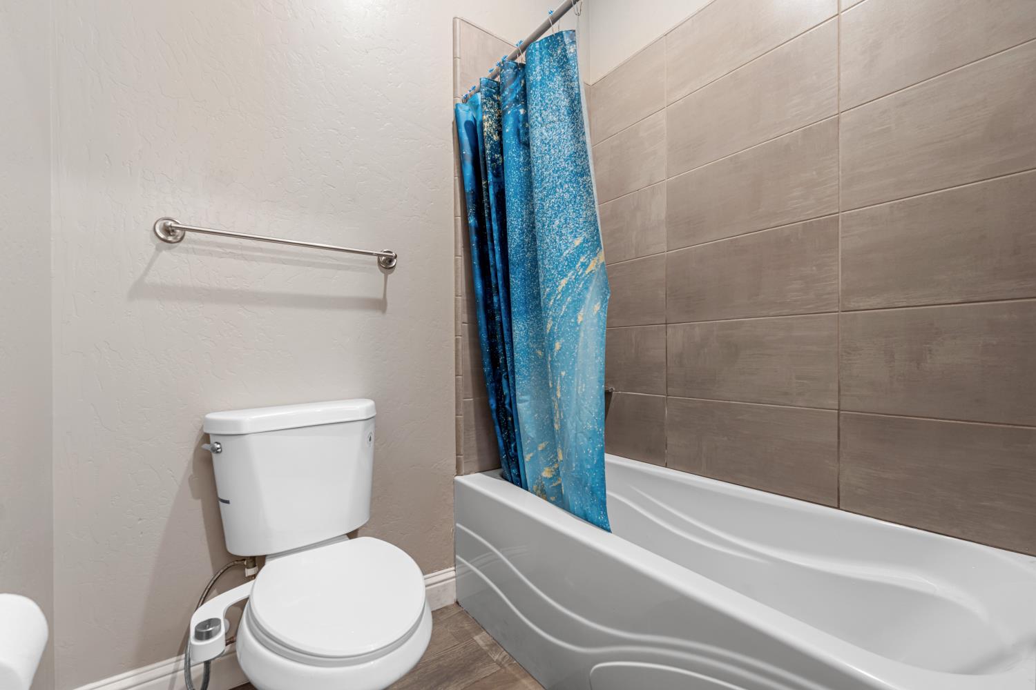 2871 N Cypress Ave, Fresno, CA 93727