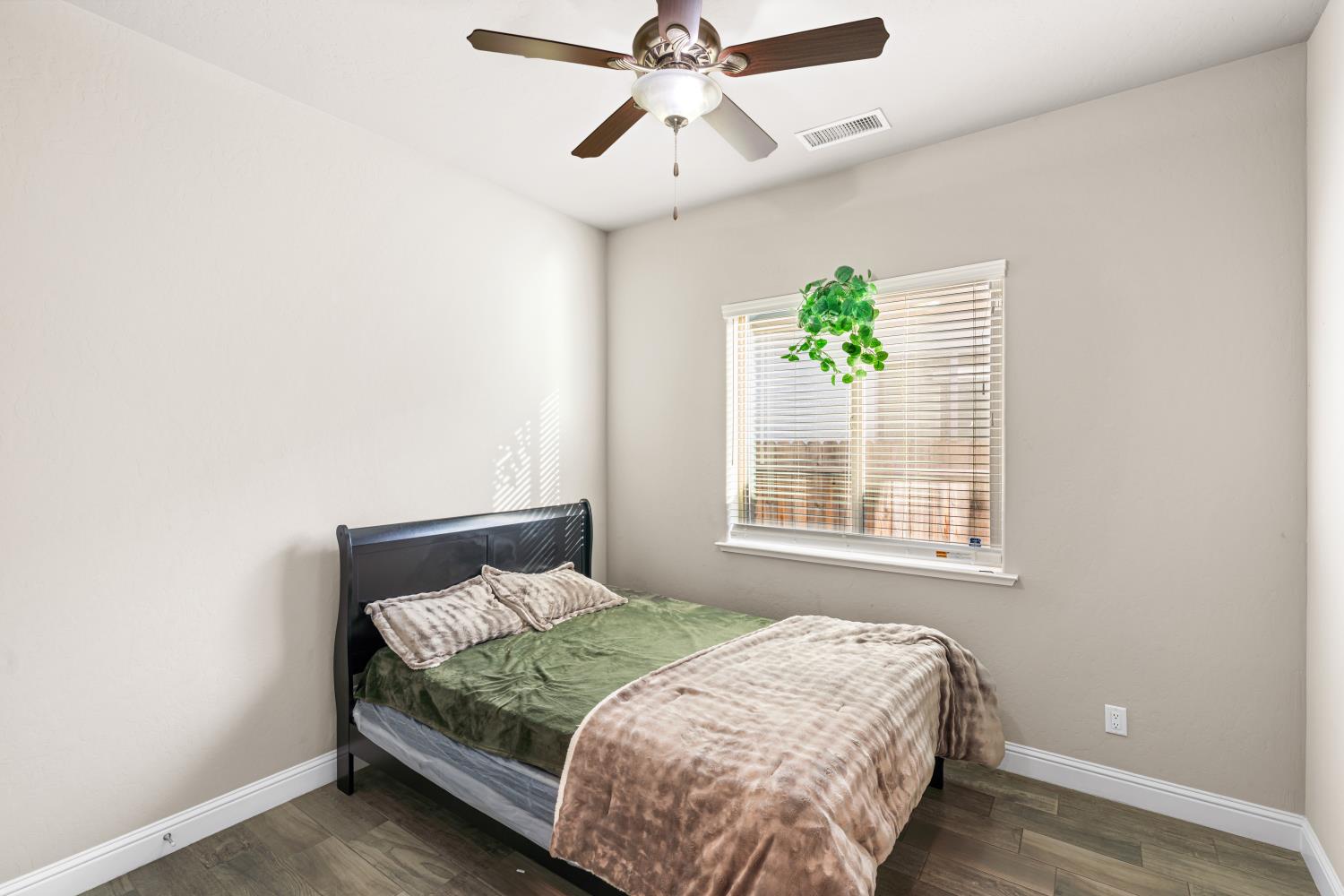 2871 N Cypress Ave, Fresno, CA 93727