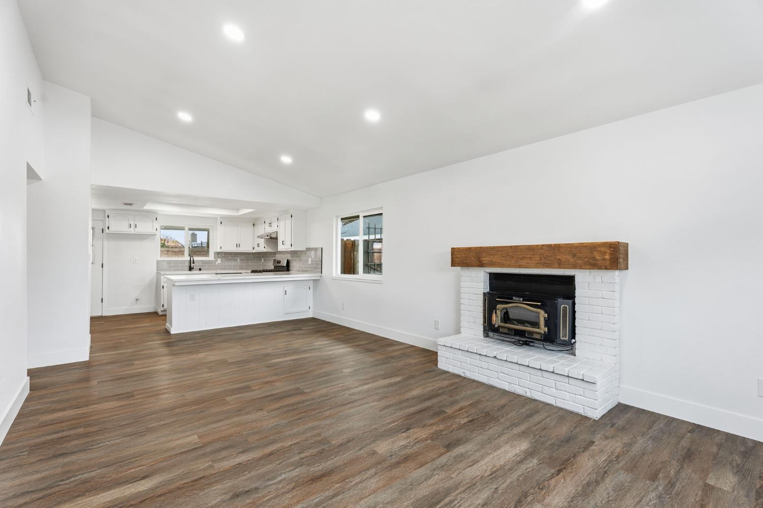 5813 Lenz Ct, Bakersfield, CA 93307