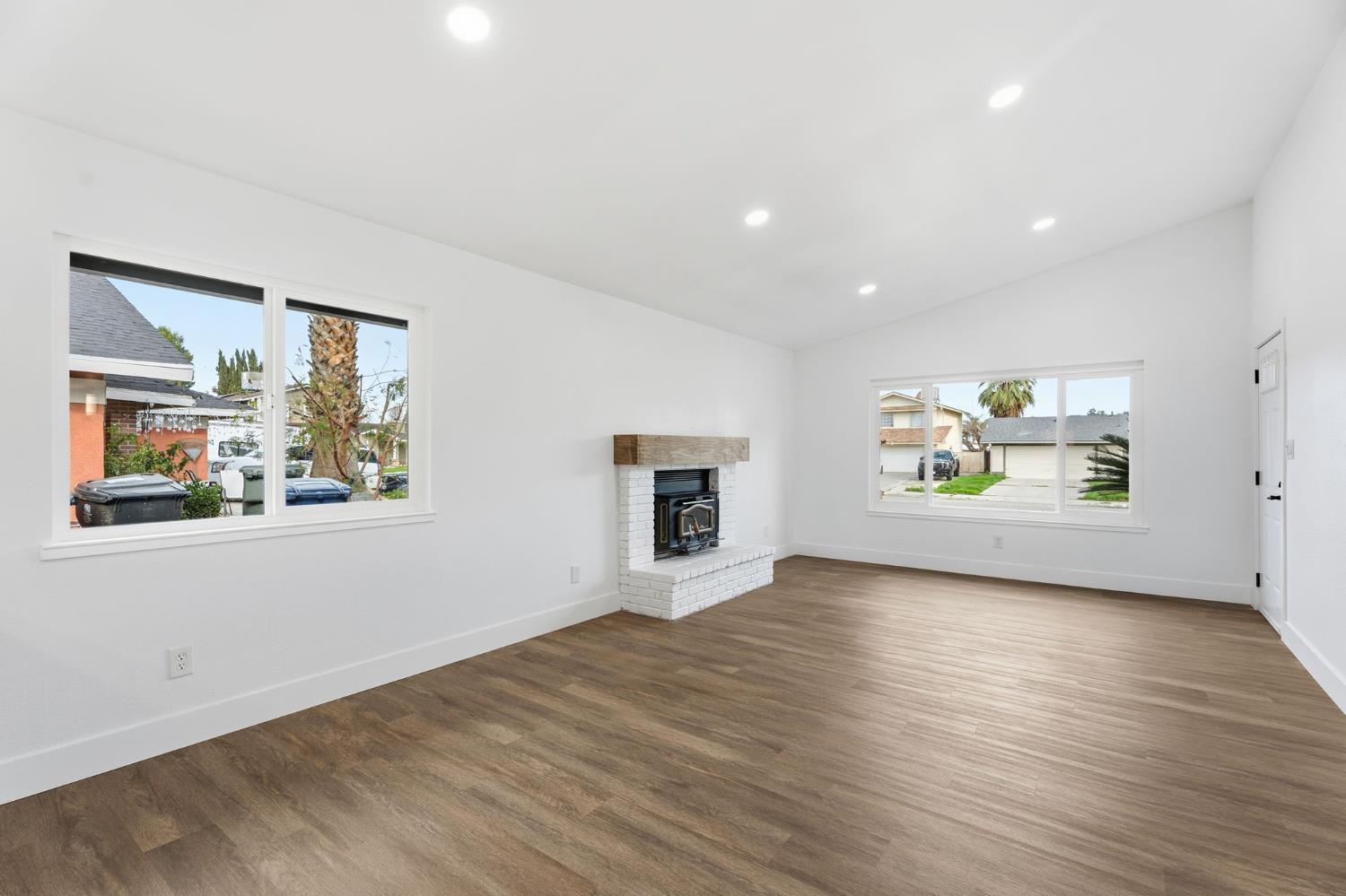 5813 Lenz Ct, Bakersfield, CA 93307