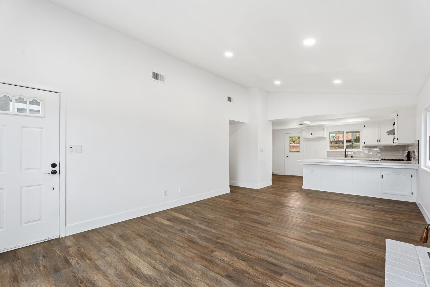 5813 Lenz Ct, Bakersfield, CA 93307