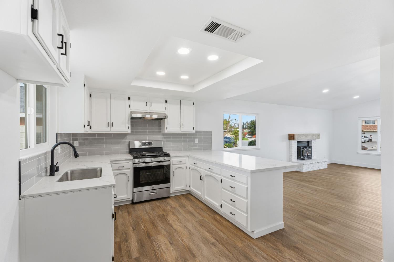 5813 Lenz Ct, Bakersfield, CA 93307