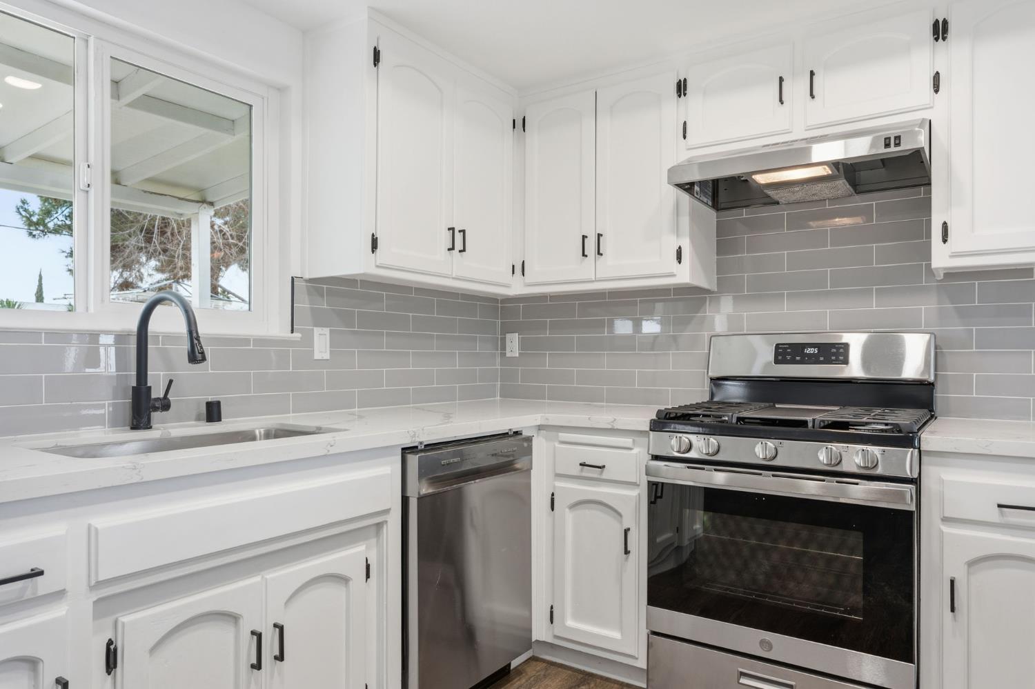 5813 Lenz Ct, Bakersfield, CA 93307