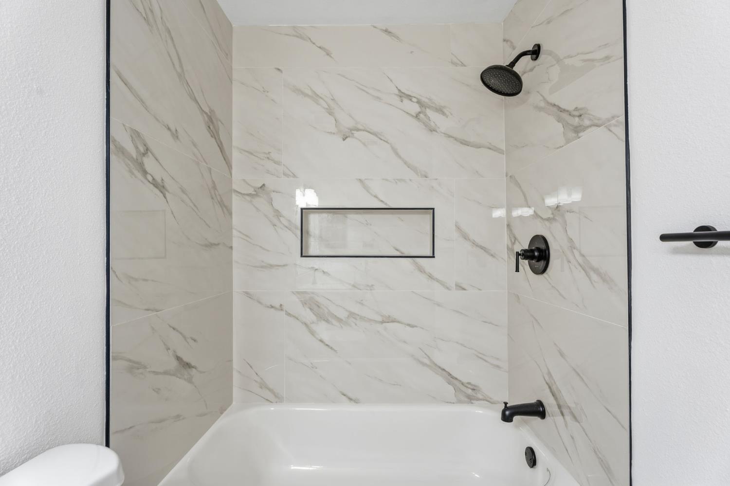 5813 Lenz Ct, Bakersfield, CA 93307