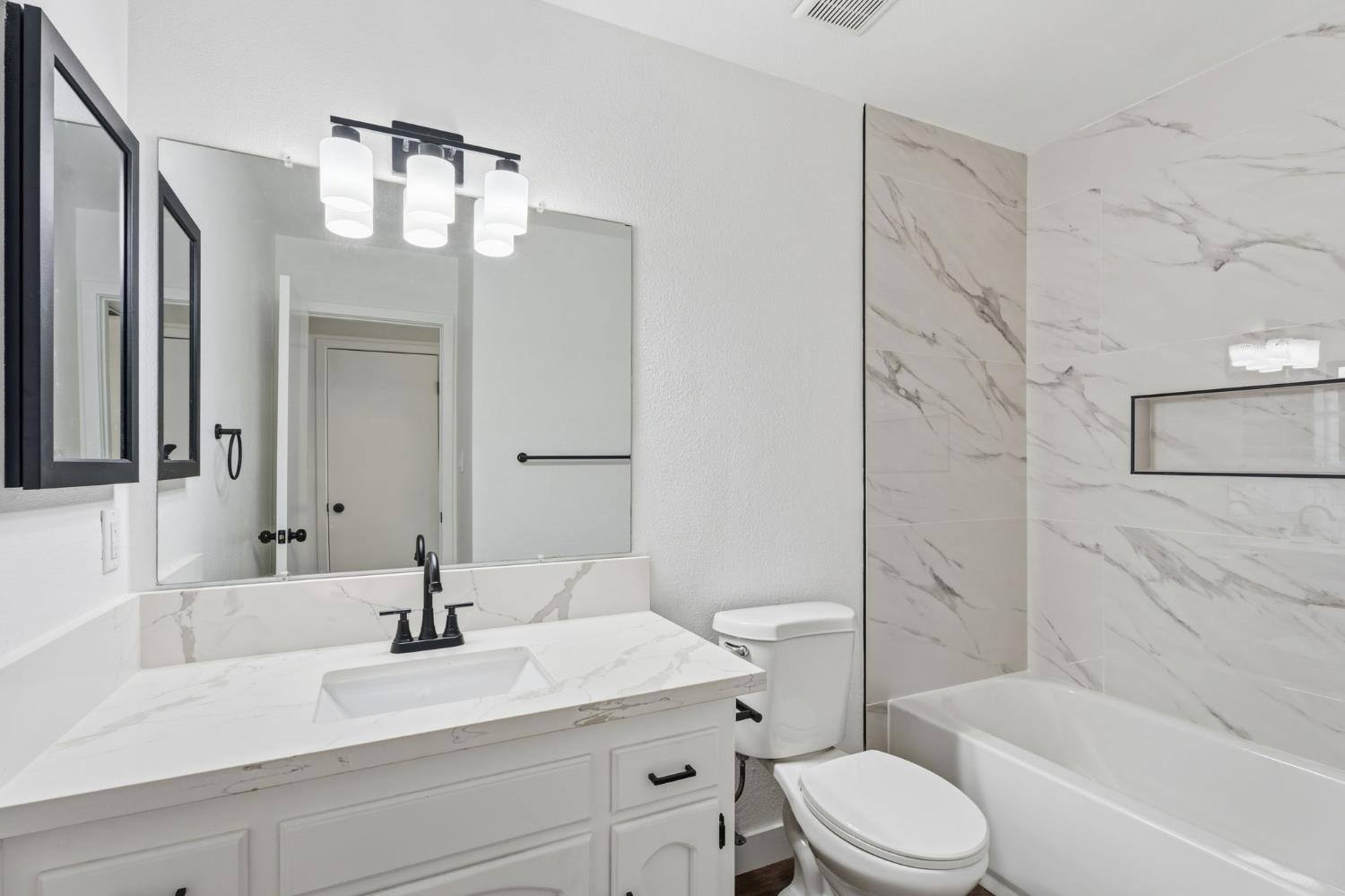 5813 Lenz Ct, Bakersfield, CA 93307