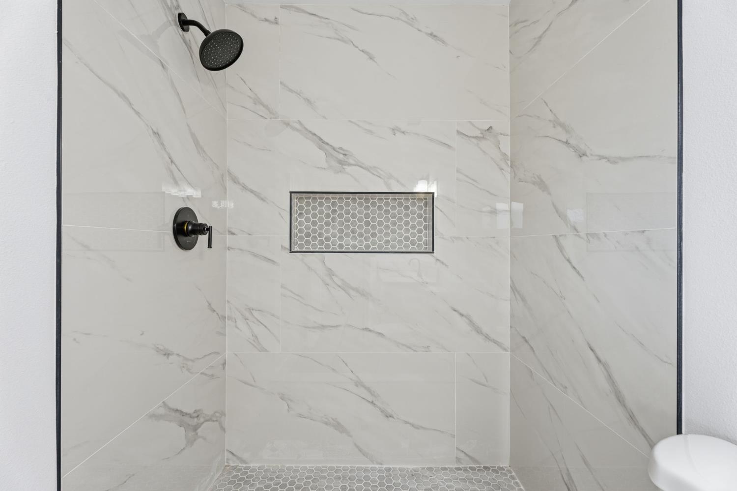 5813 Lenz Ct, Bakersfield, CA 93307