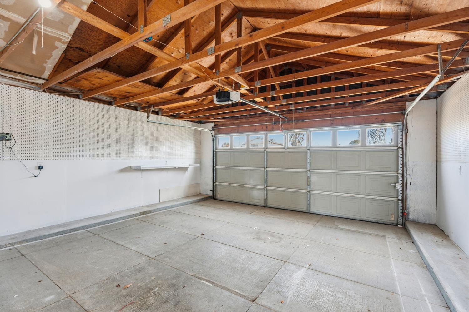 5813 Lenz Ct, Bakersfield, CA 93307