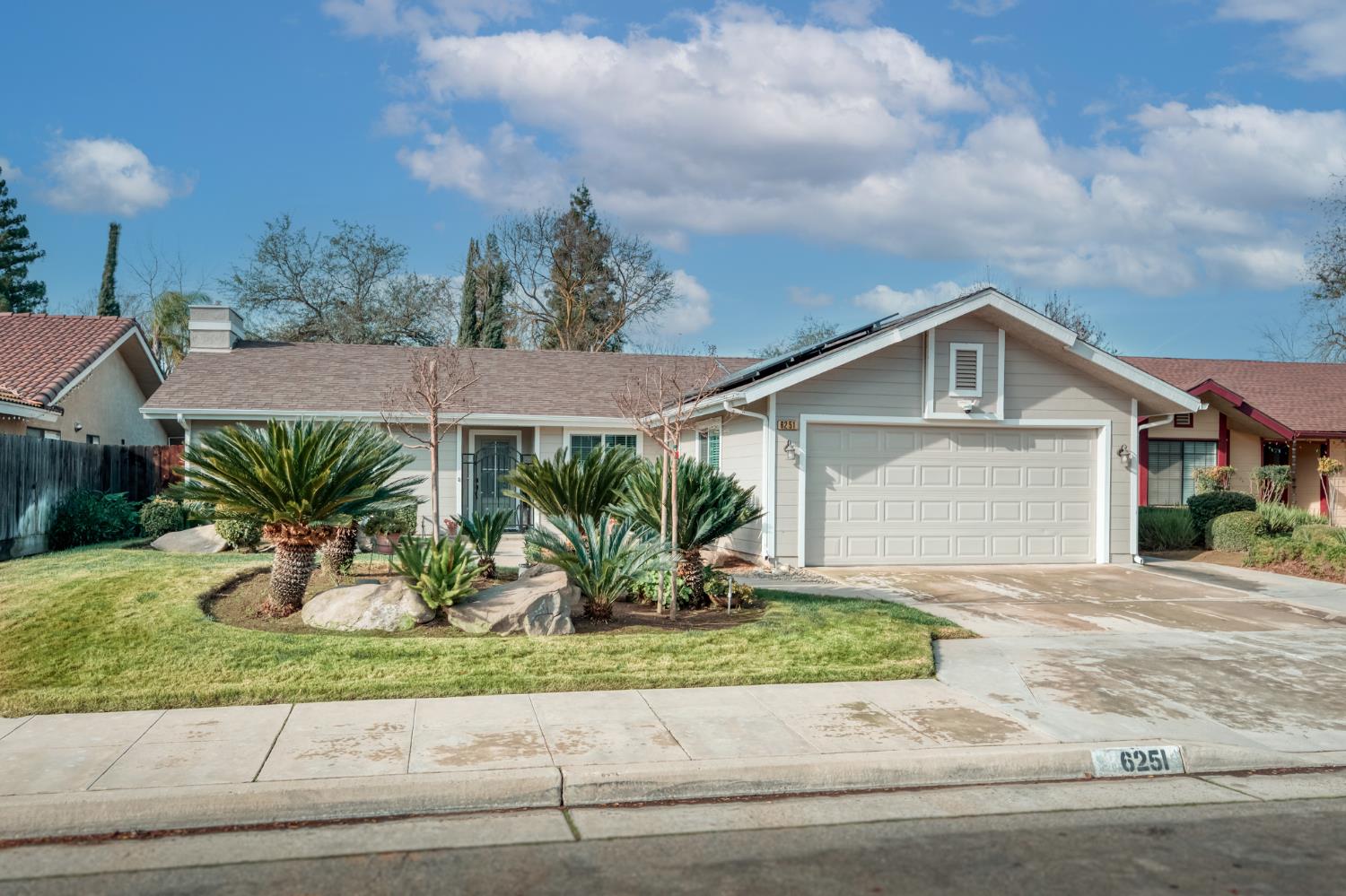 6251 N Gilroy Ave, Fresno, CA 93722