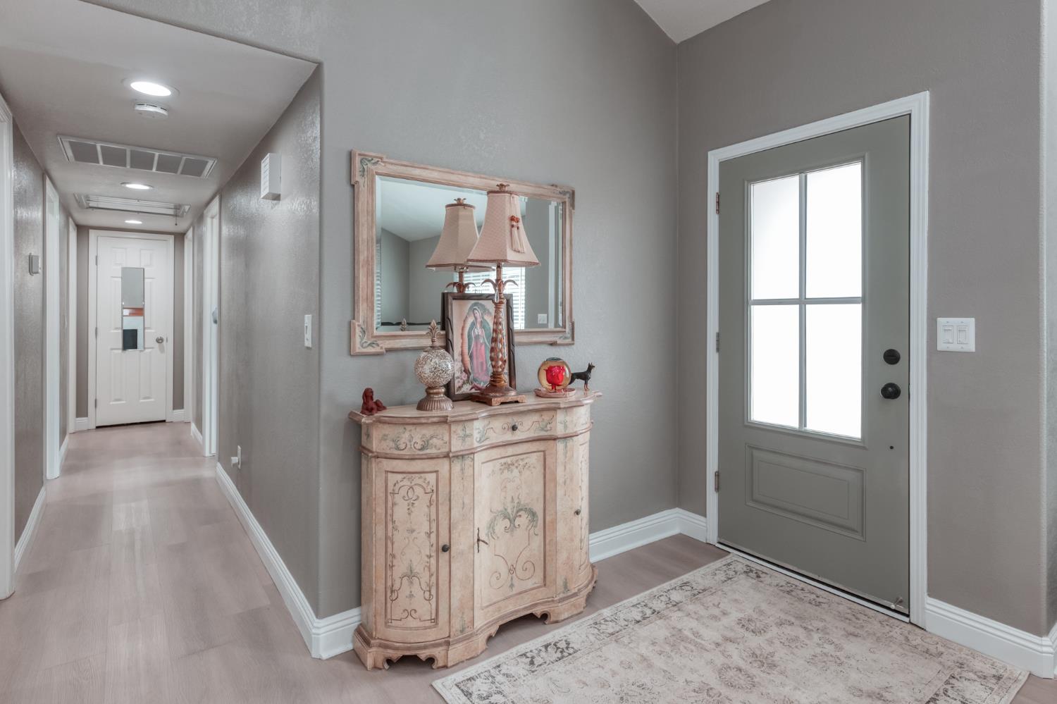 6251 N Gilroy Ave, Fresno, CA 93722