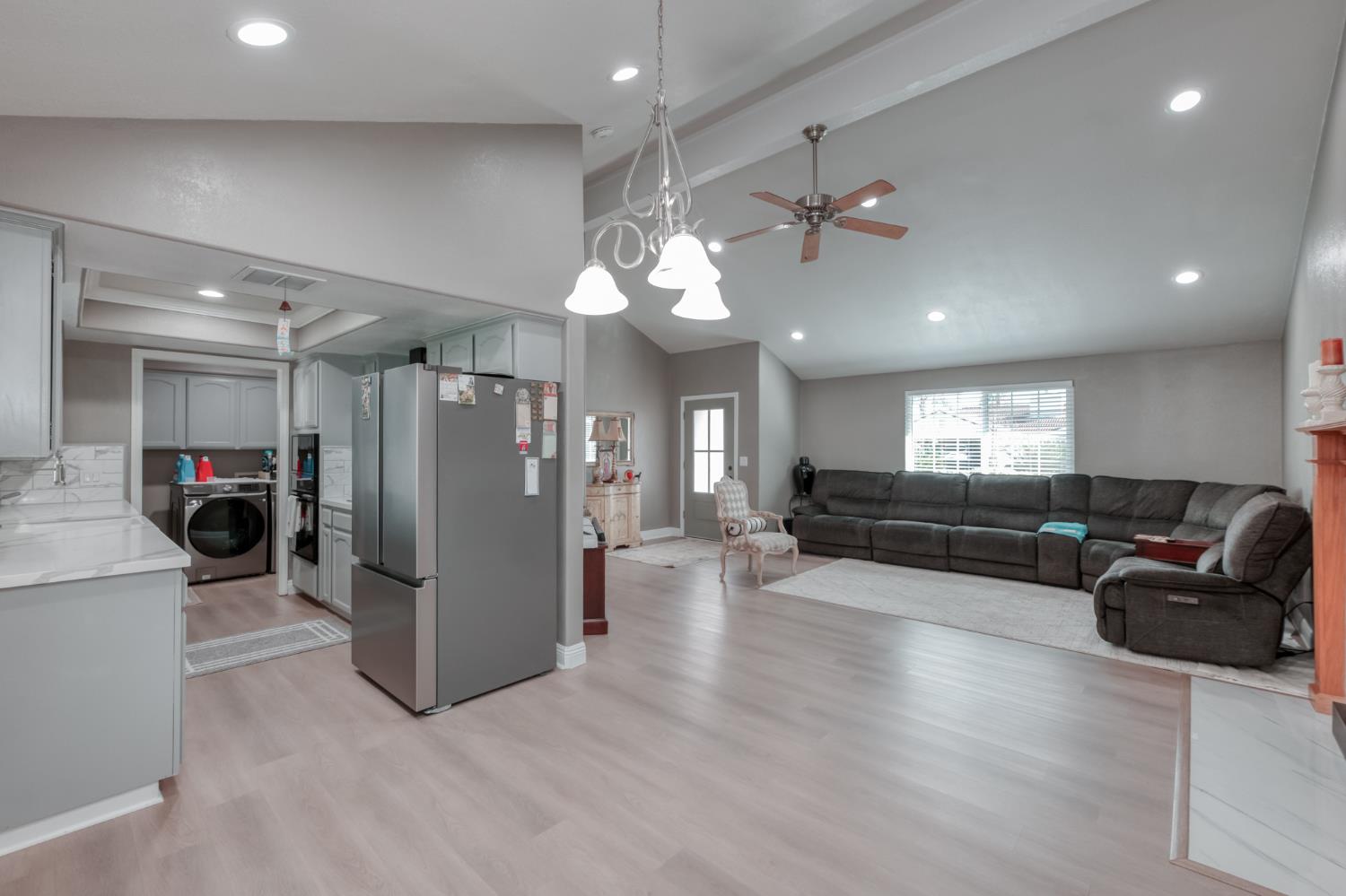 6251 N Gilroy Ave, Fresno, CA 93722