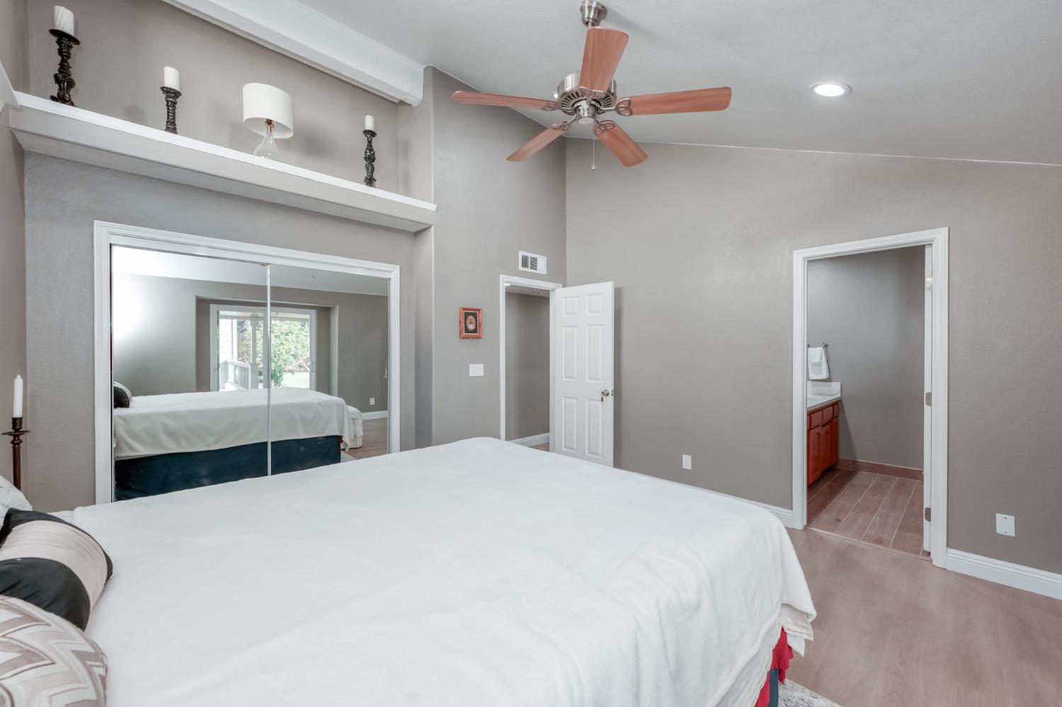 6251 N Gilroy Ave, Fresno, CA 93722