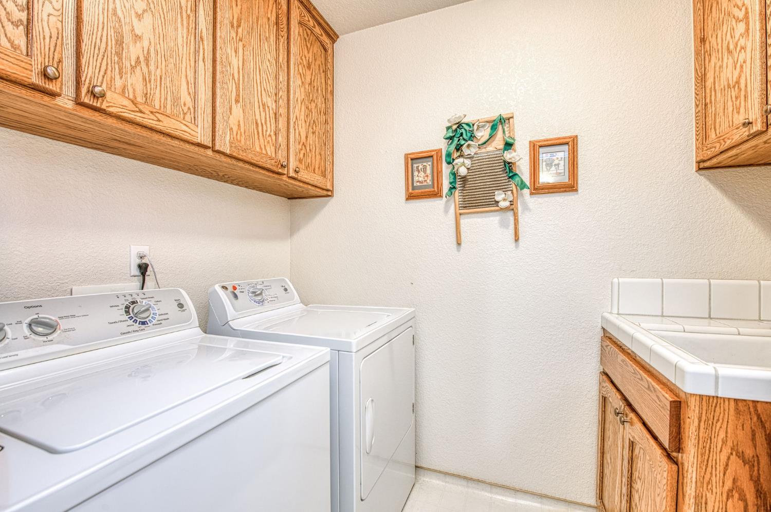 2196 W Beechwood Ave, Fresno, CA 93711