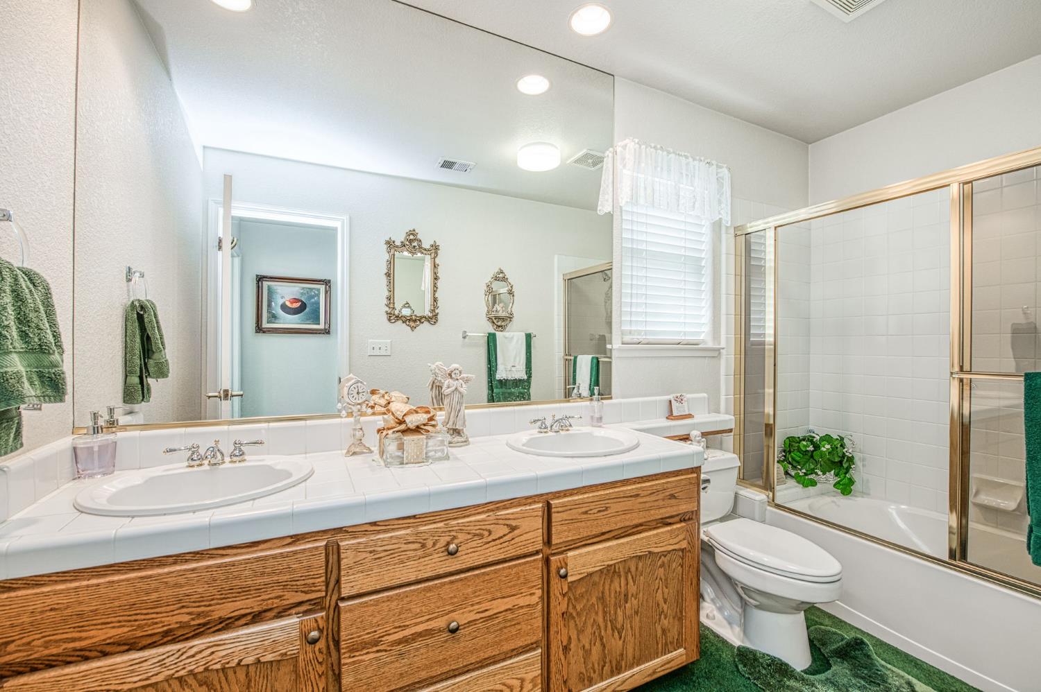 2196 W Beechwood Ave, Fresno, CA 93711