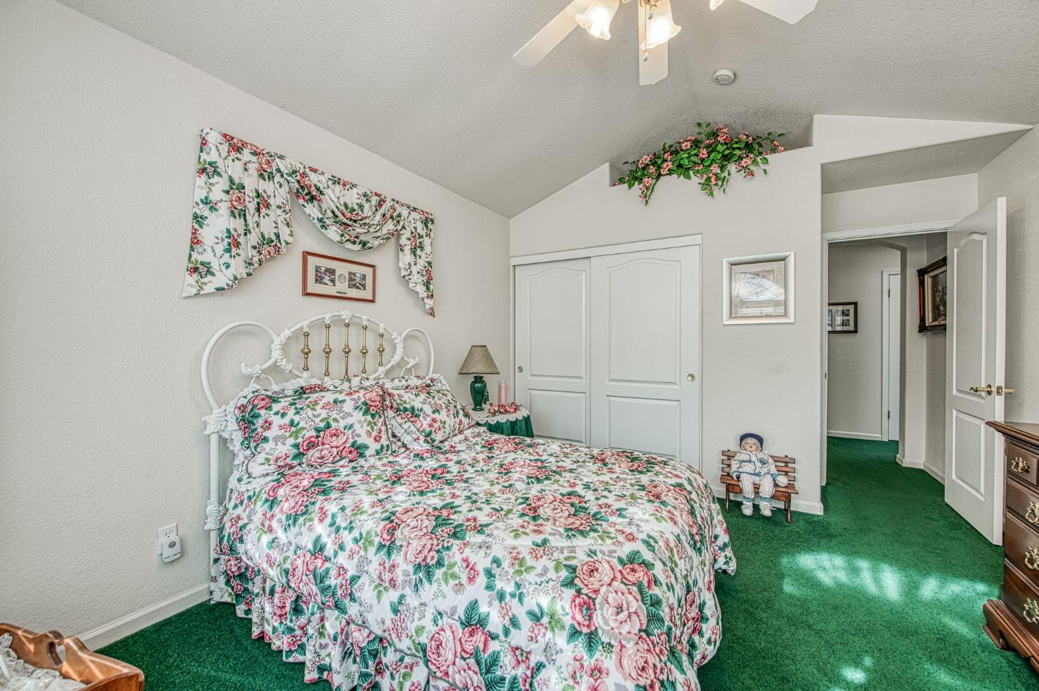 2196 W Beechwood Ave, Fresno, CA 93711