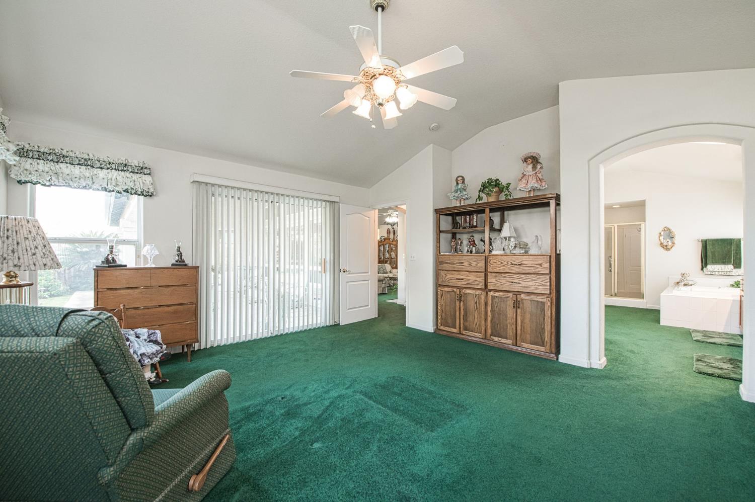 2196 W Beechwood Ave, Fresno, CA 93711