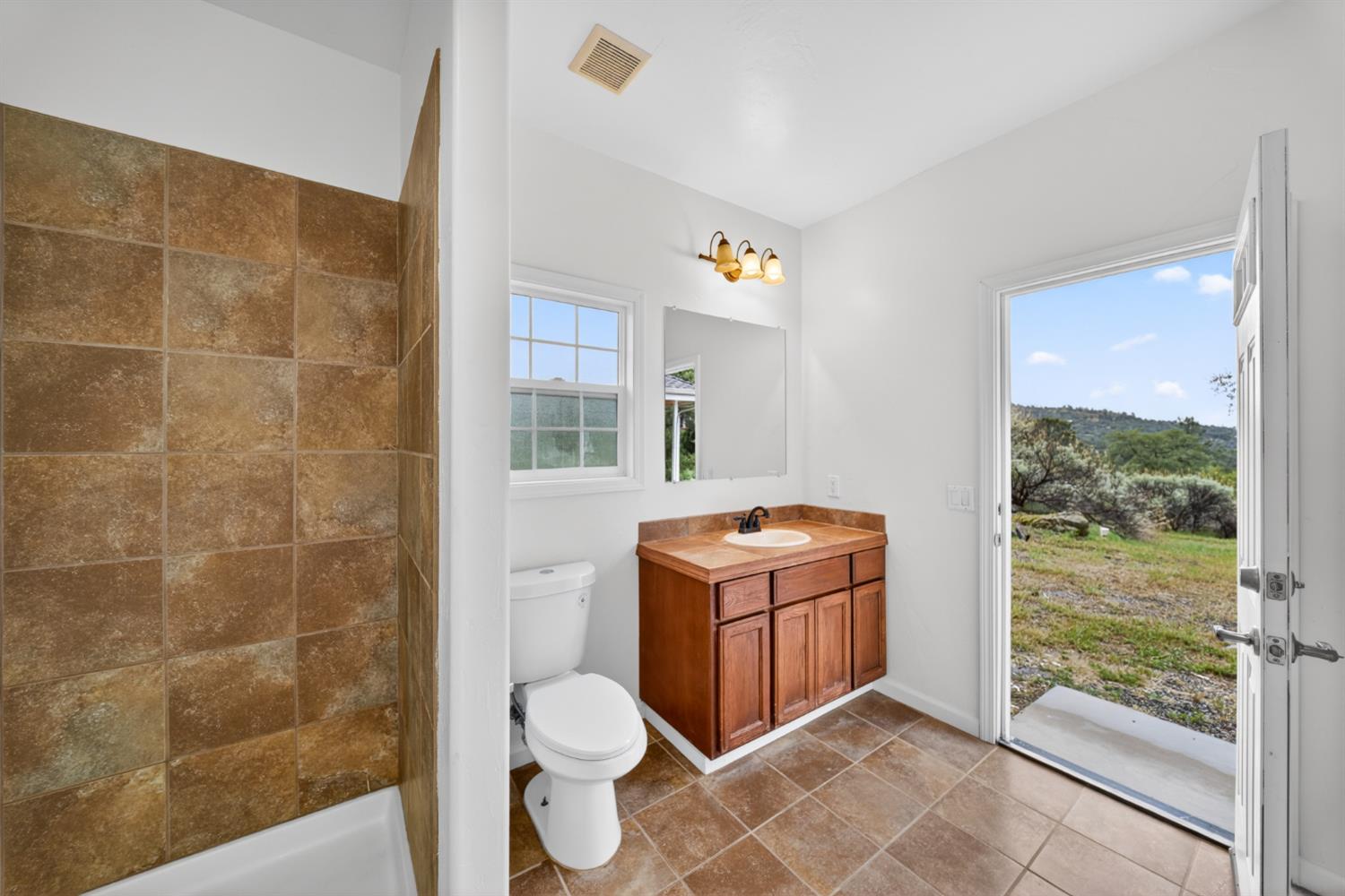 42160 Titan Ct, Coarsegold, CA 93614