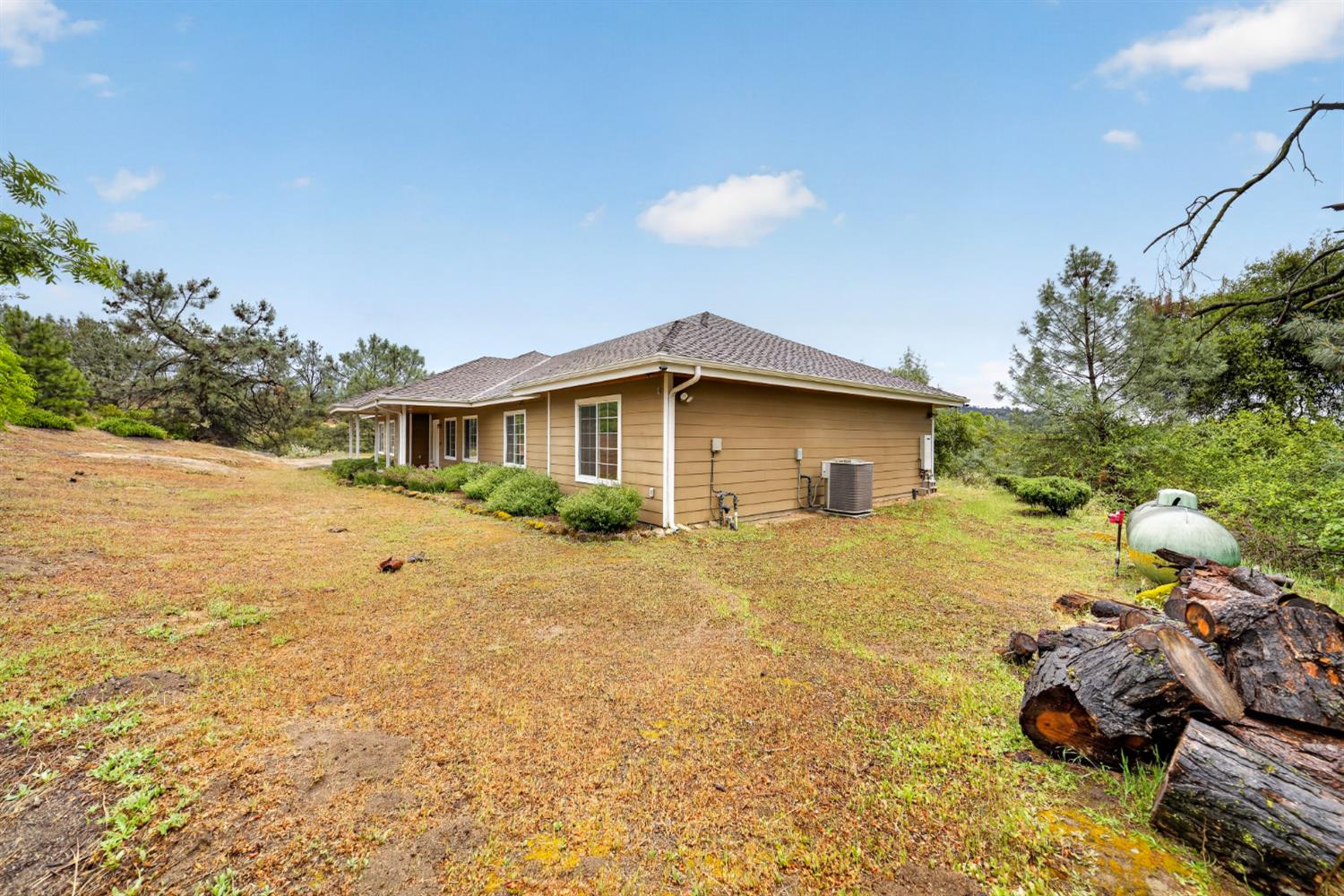 42160 Titan Ct, Coarsegold, CA 93614