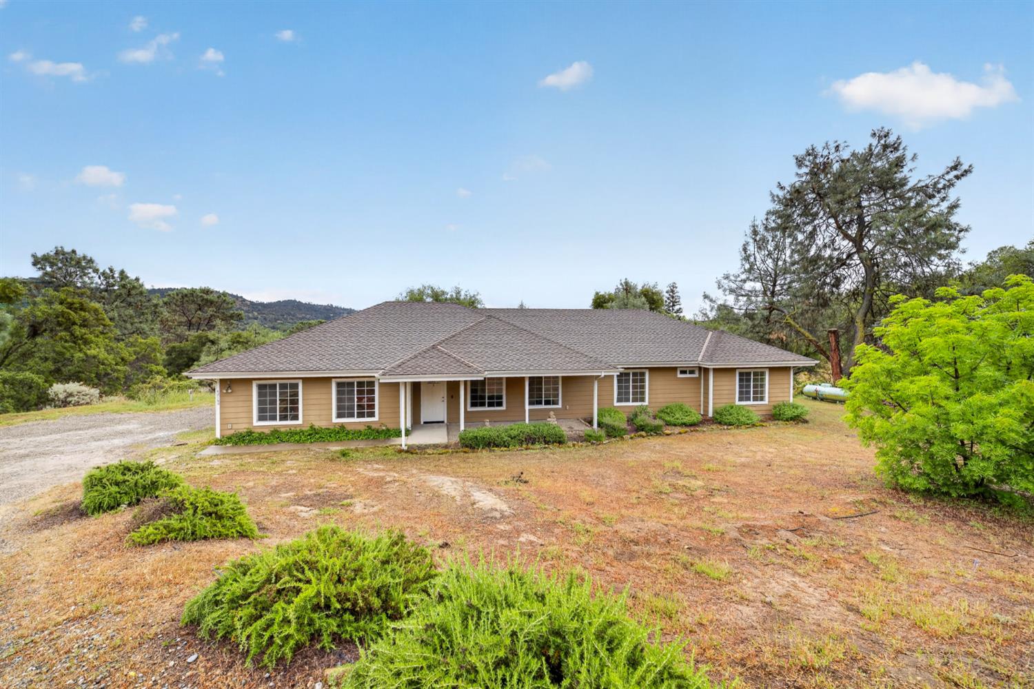 42160 Titan Ct, Coarsegold, CA 93614