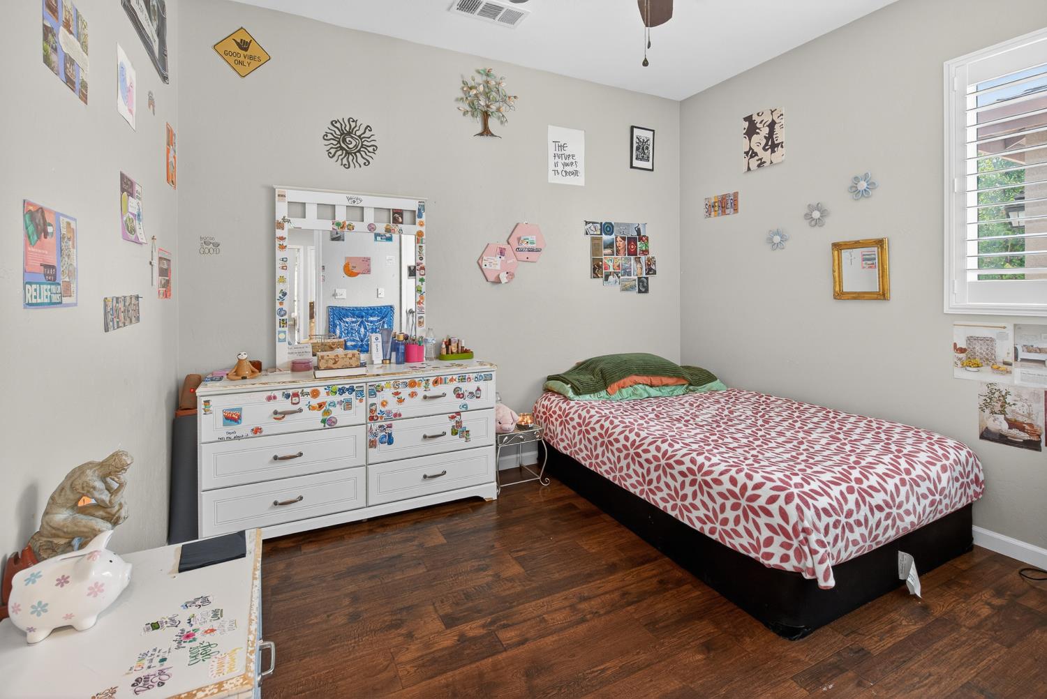 2113 S Columbus Ct, Visalia, CA 93277