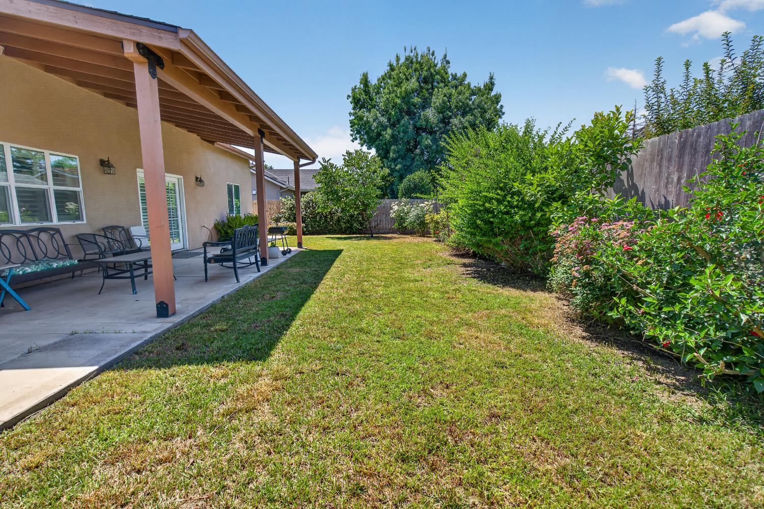2113 S Columbus Ct, Visalia, CA 93277