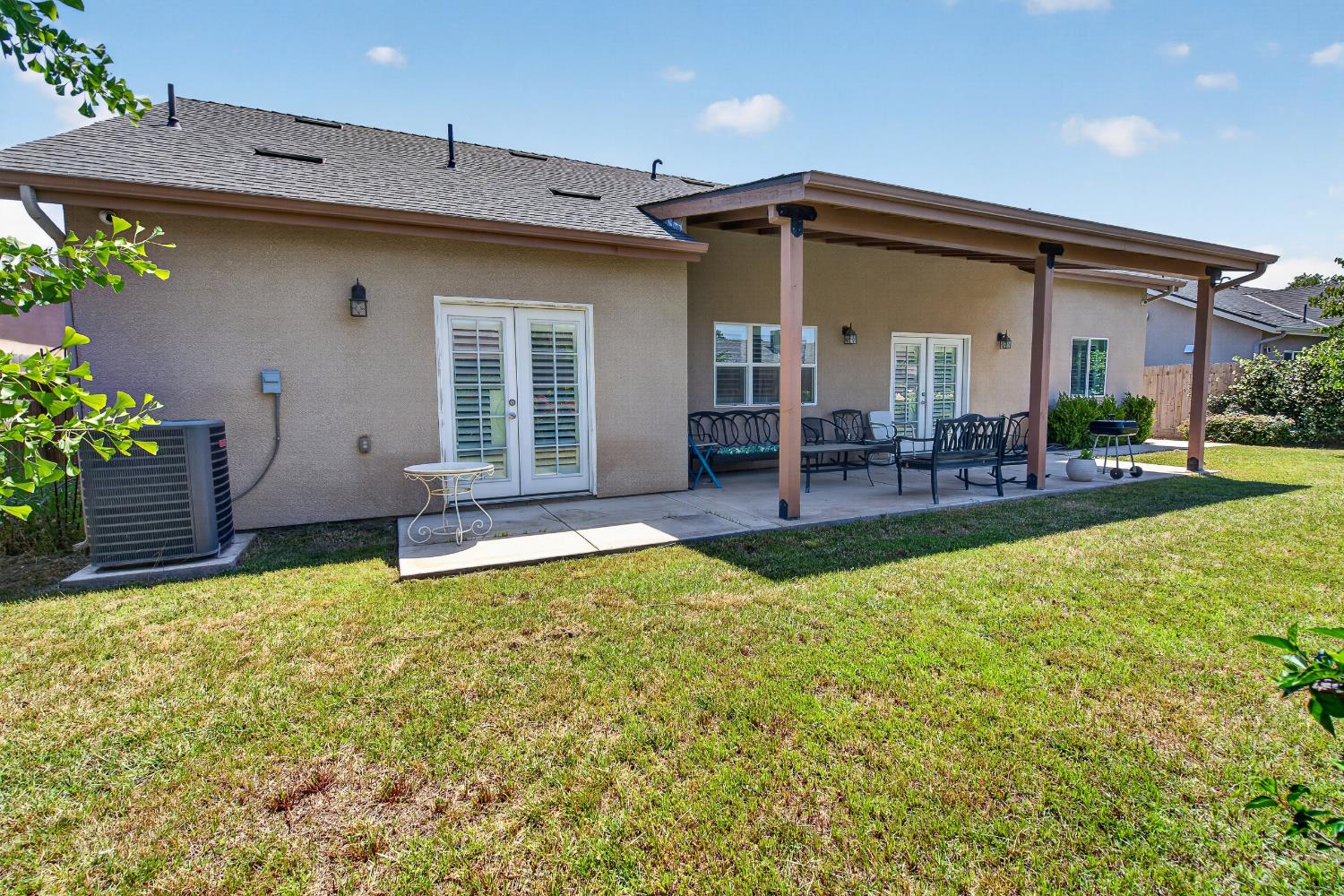 2113 S Columbus Ct, Visalia, CA 93277