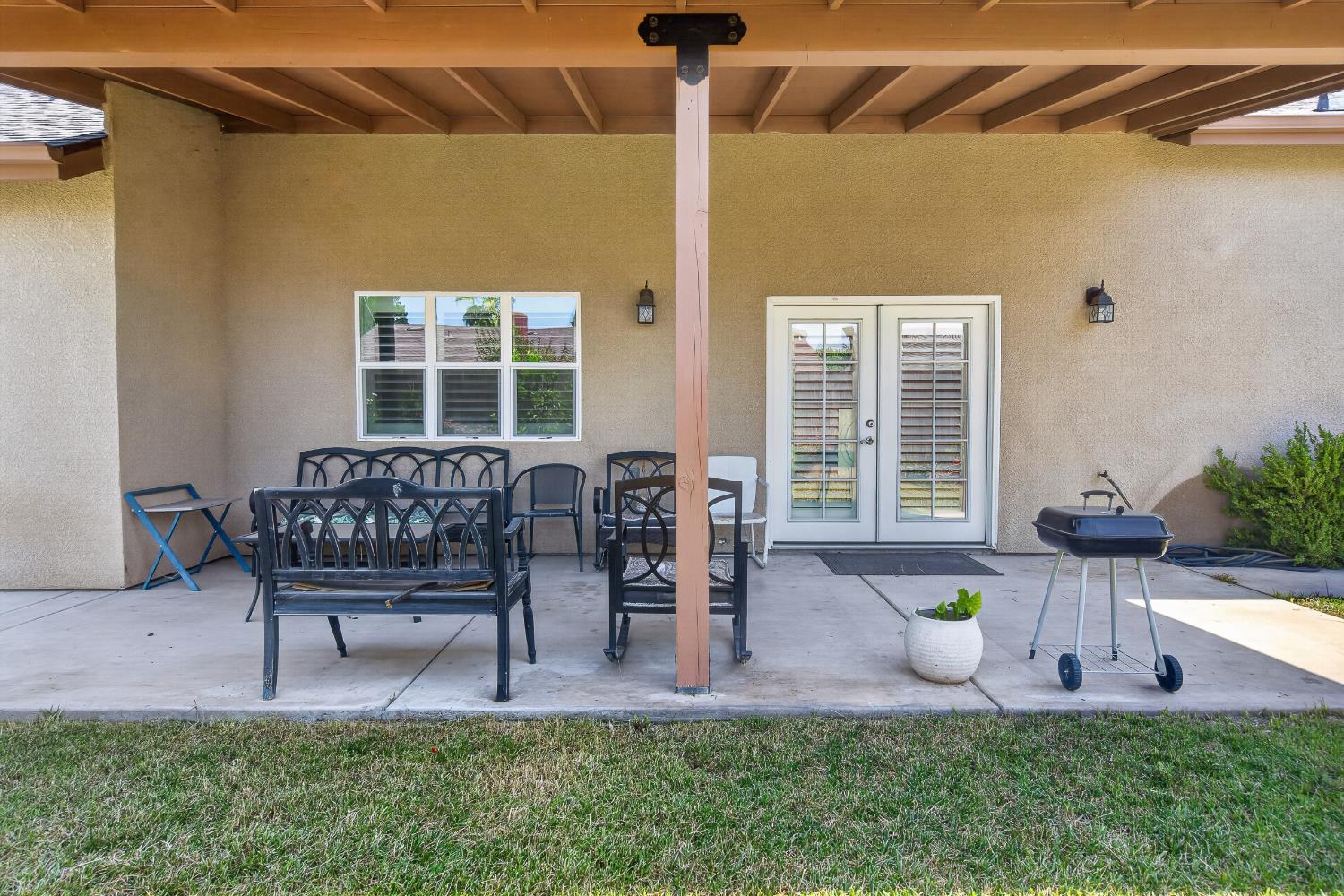 2113 S Columbus Ct, Visalia, CA 93277