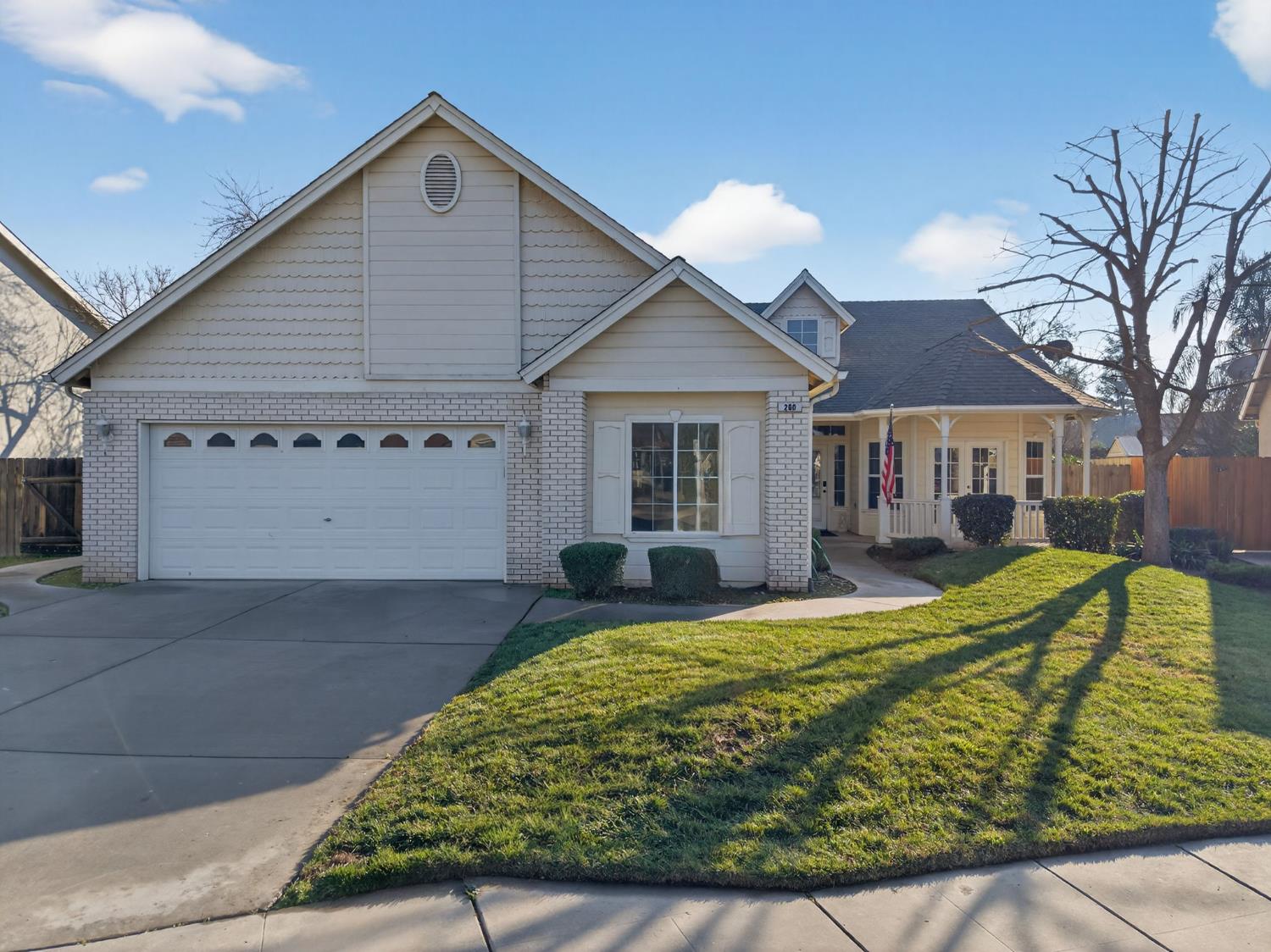 260 W Loyola Ave, Clovis, CA 93619