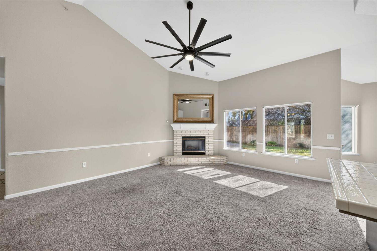 260 W Loyola Ave, Clovis, CA 93619