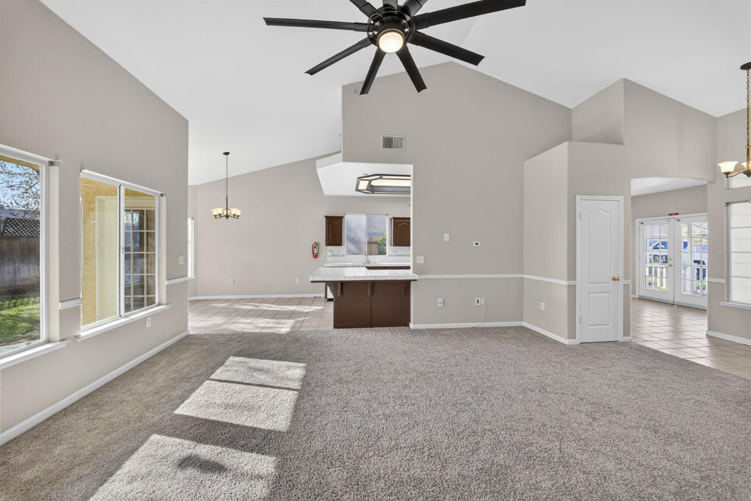 260 W Loyola Ave, Clovis, CA 93619