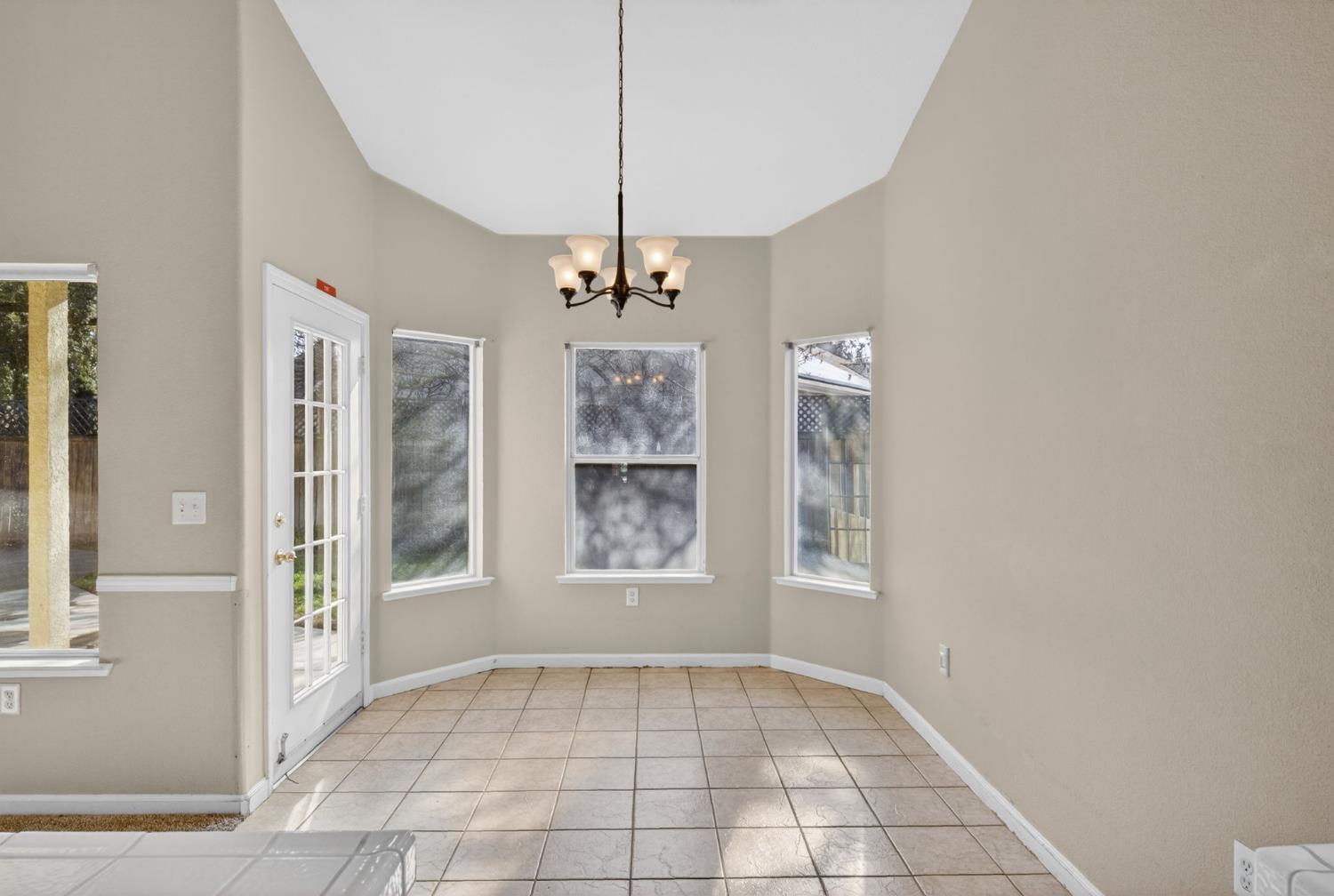 260 W Loyola Ave, Clovis, CA 93619