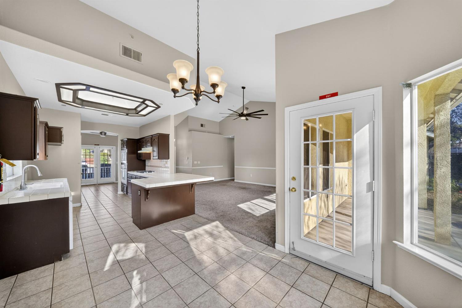 260 W Loyola Ave, Clovis, CA 93619