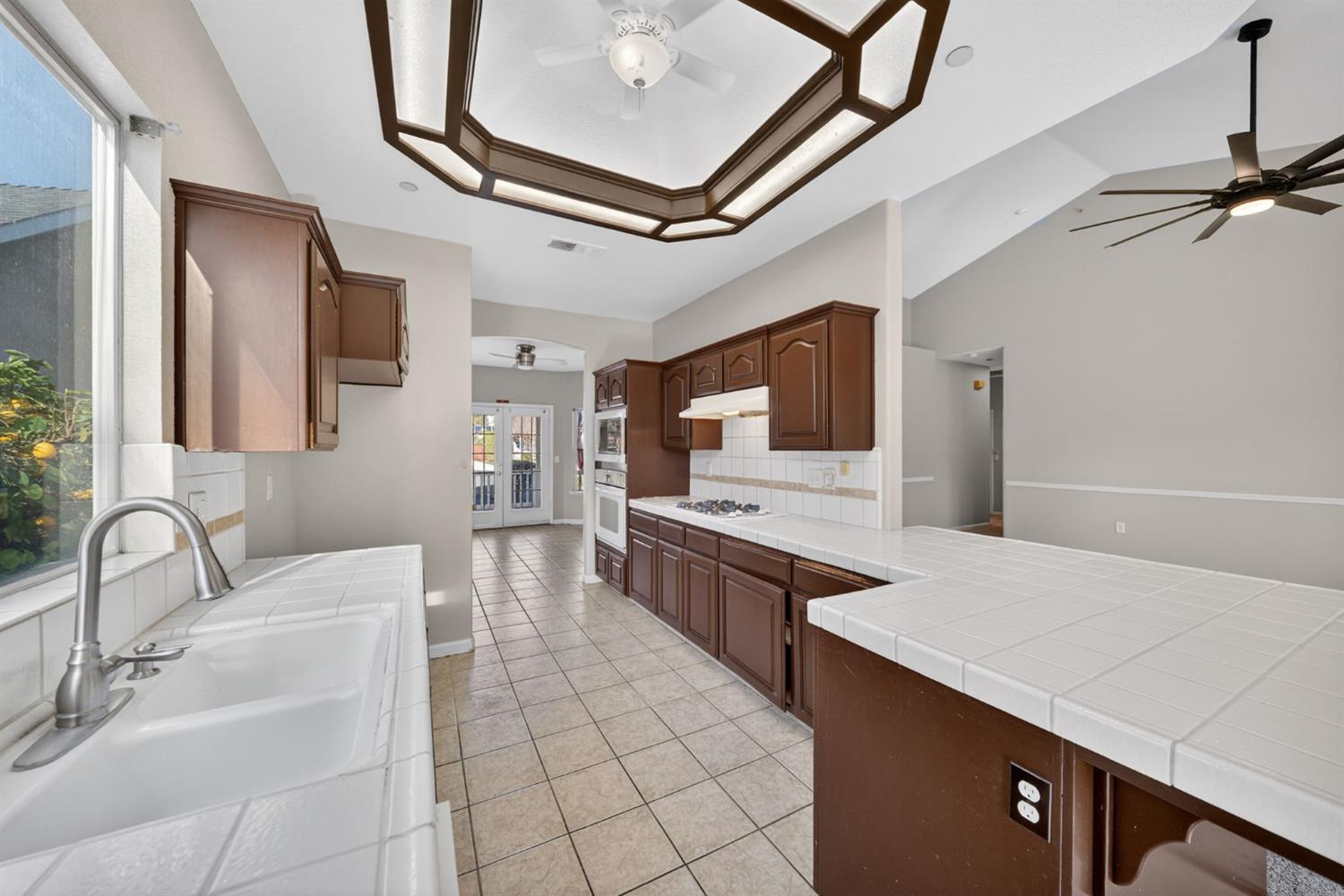 260 W Loyola Ave, Clovis, CA 93619